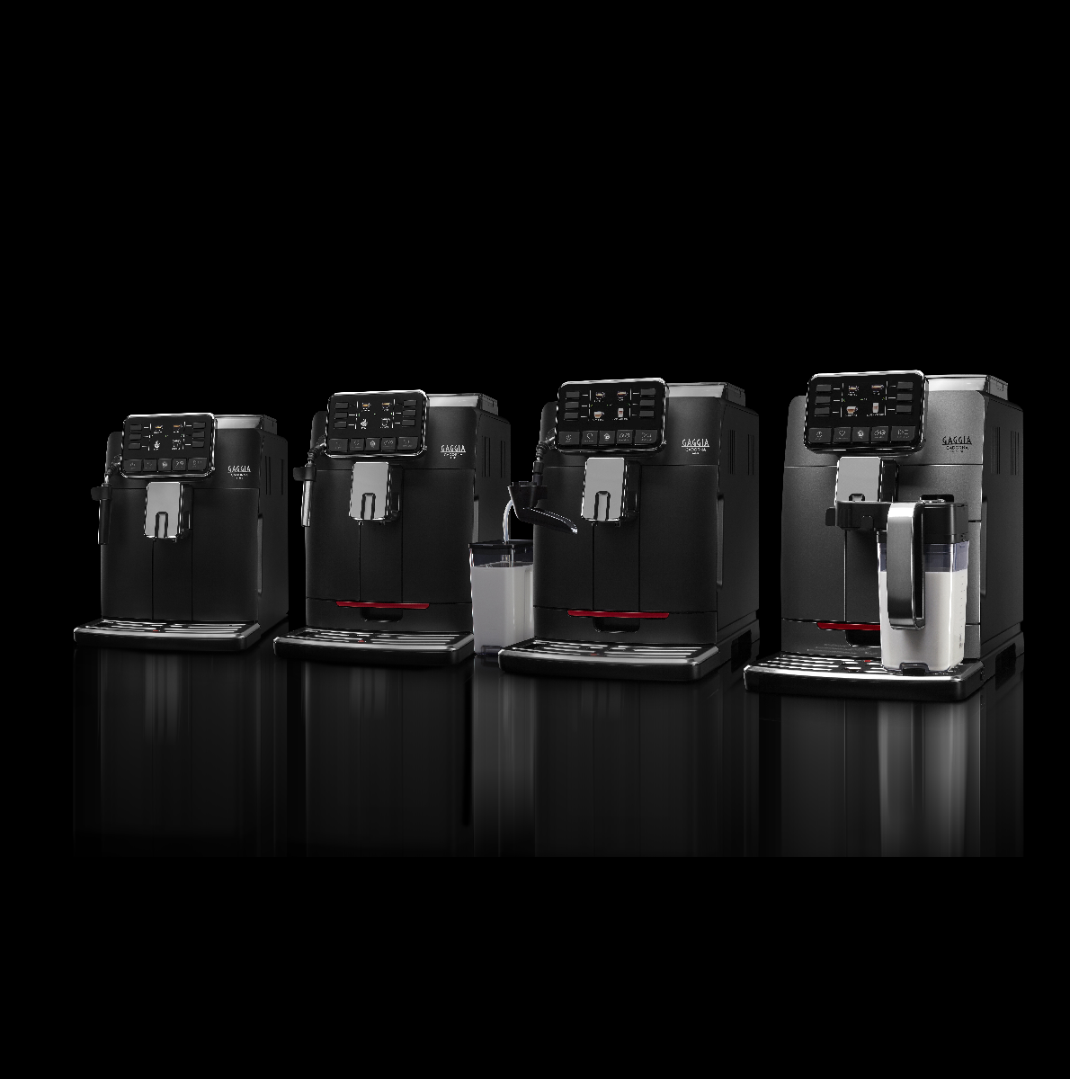 Cztery czarne ekspresy do kawy ustawione w rzędzie na lustrzanej powierzchni.