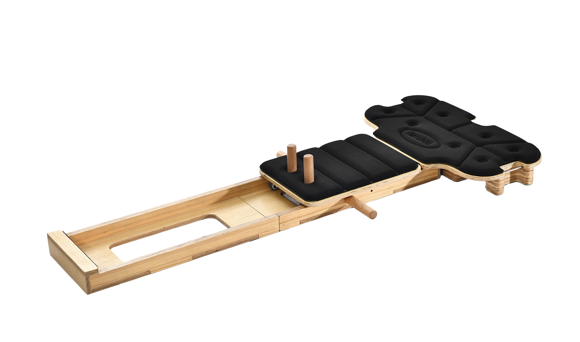 Drewniana rama z czarną wyściółką i drewnianymi kołkami, na białym tle.