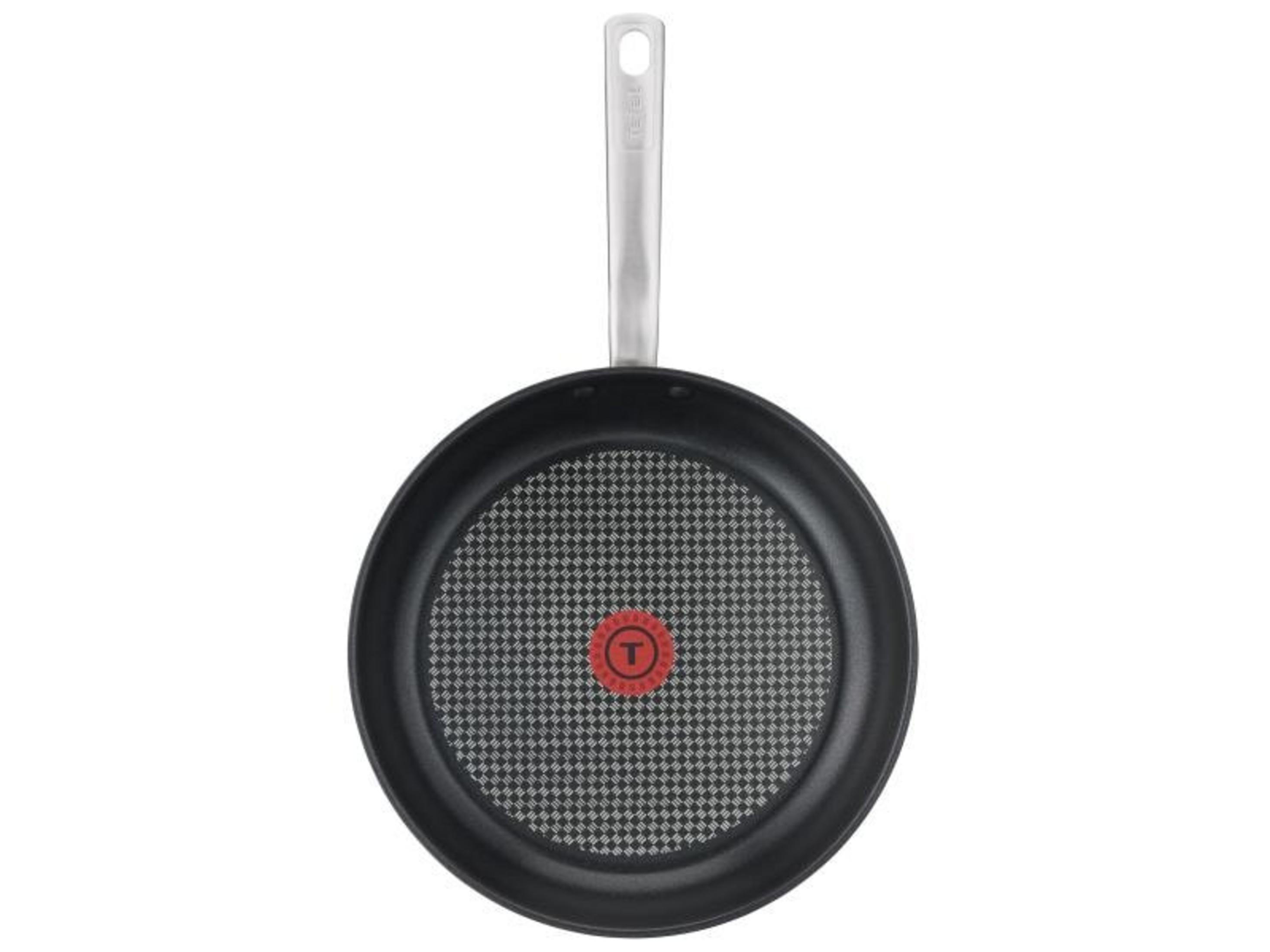 Une poêle noire avec un manche et un logo T rouge sur la base.