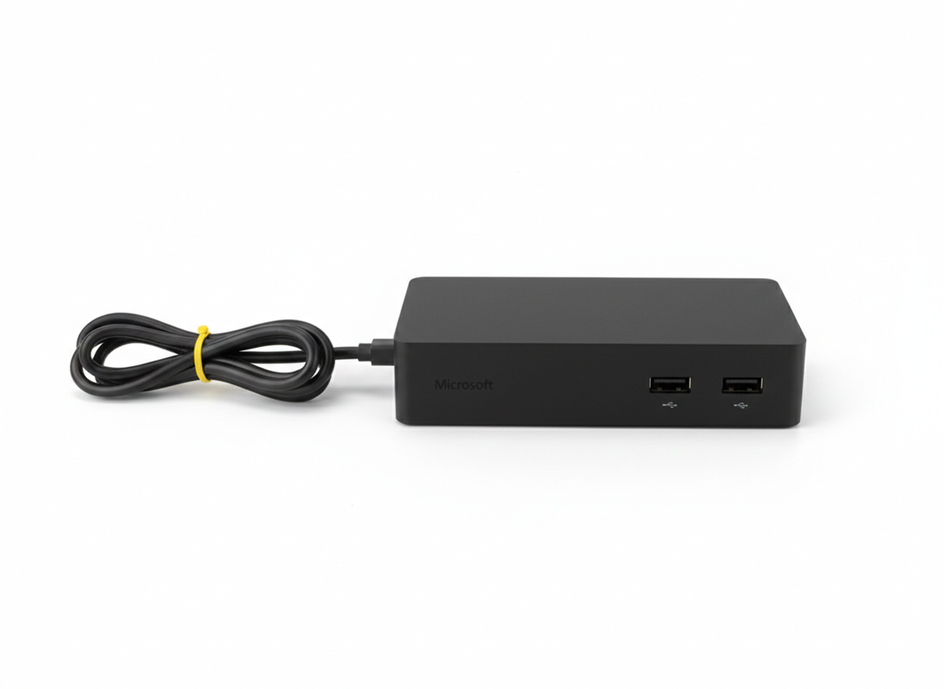 Schwarzer Microsoft Dockingstation mit USB-Anschlüssen und Kabel.
