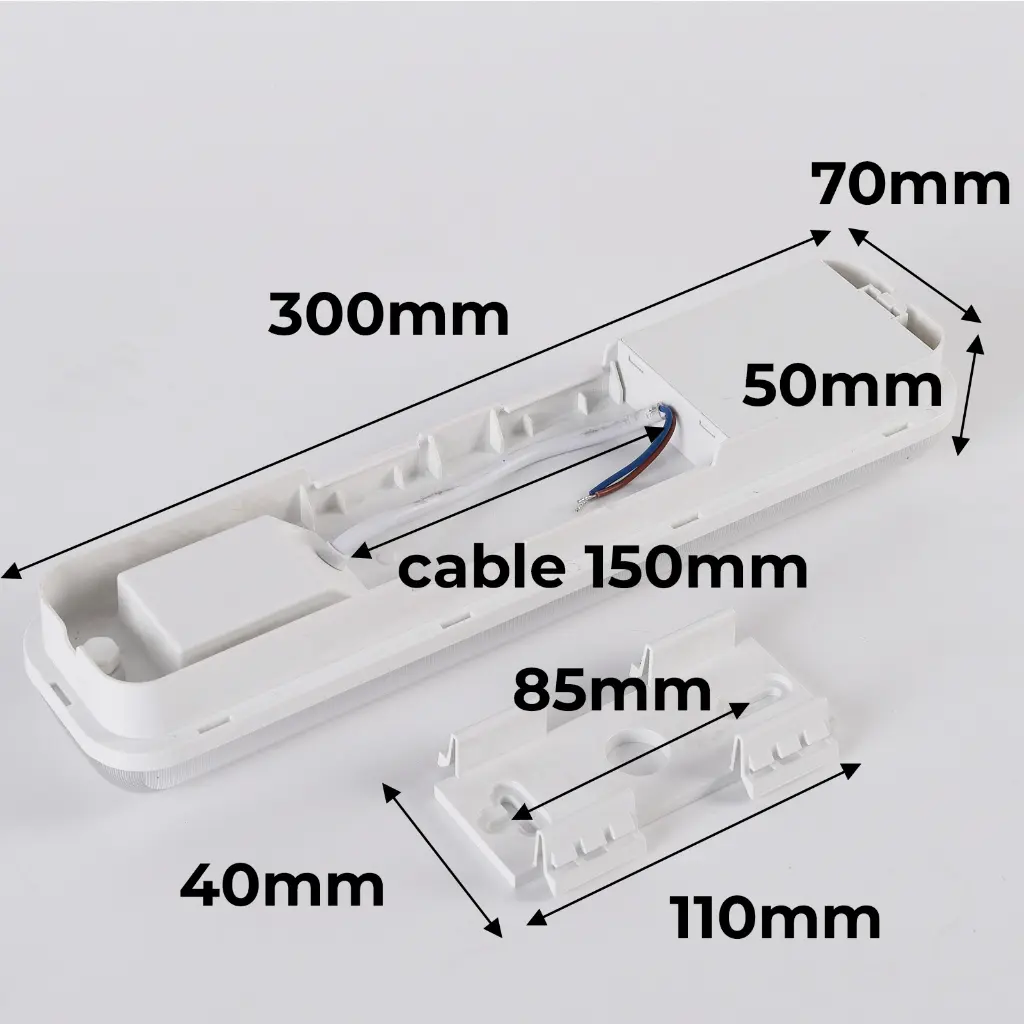 Luminaria blanca con dimensiones: 300x70x50mm. Cable 150mm. Placa montaje 110x85mm.