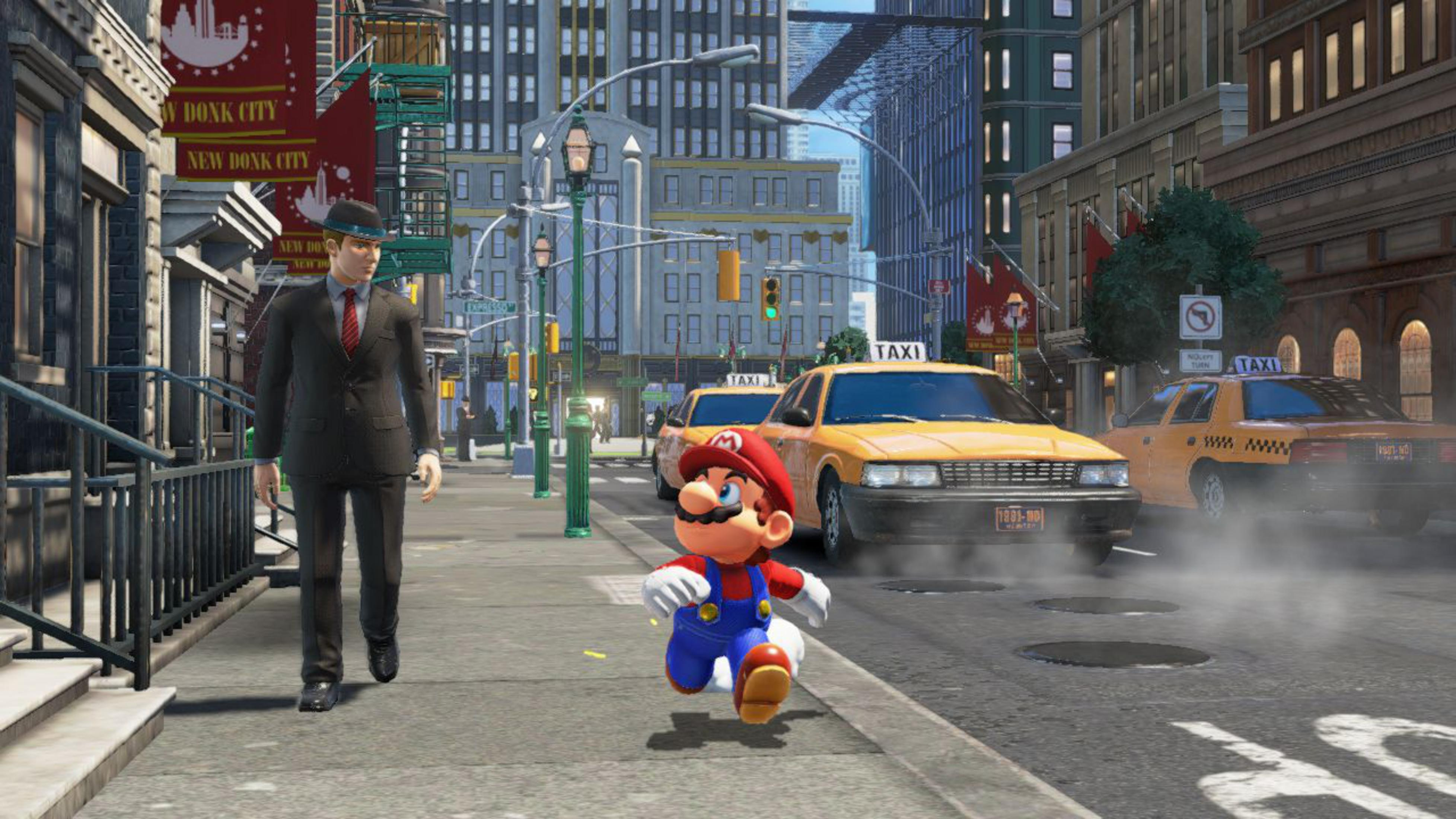 Mario und ein Mann in einem Anzug laufen auf einer Straße mit Taxis und Gebäuden.