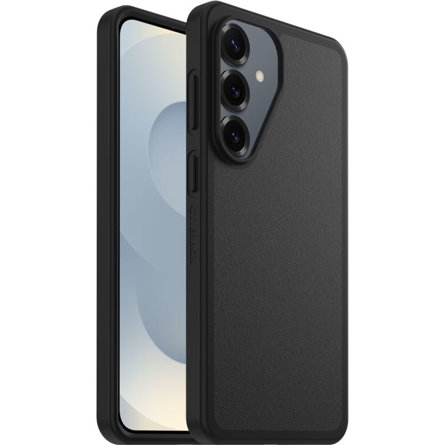 Zwarte smartphone in beschermhoes met drievoudige camera