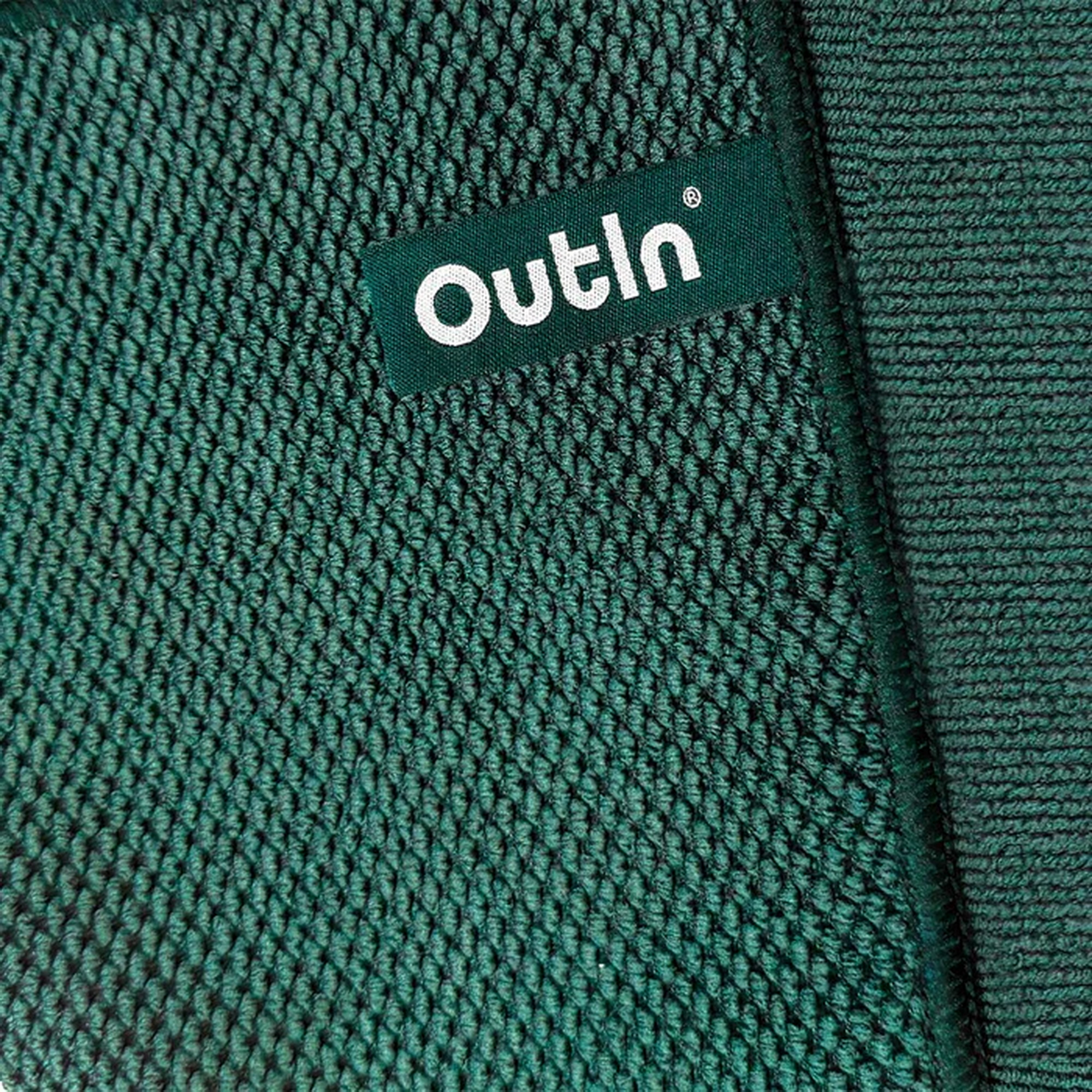 Groen stof met 'Outln' logo. Close-up.