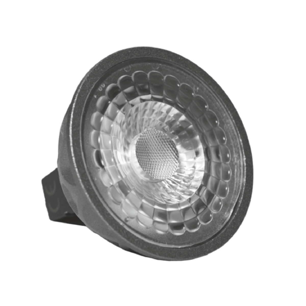 Primo piano di una singola lampadina a LED con cassa argentata e lente sfaccettata.