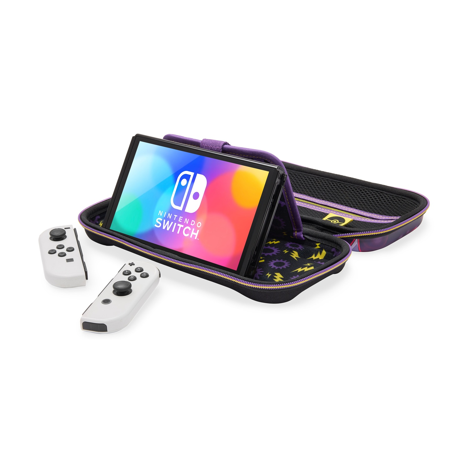 Nintendo Switch in una custodia viola con Joy-Con bianchi accanto.