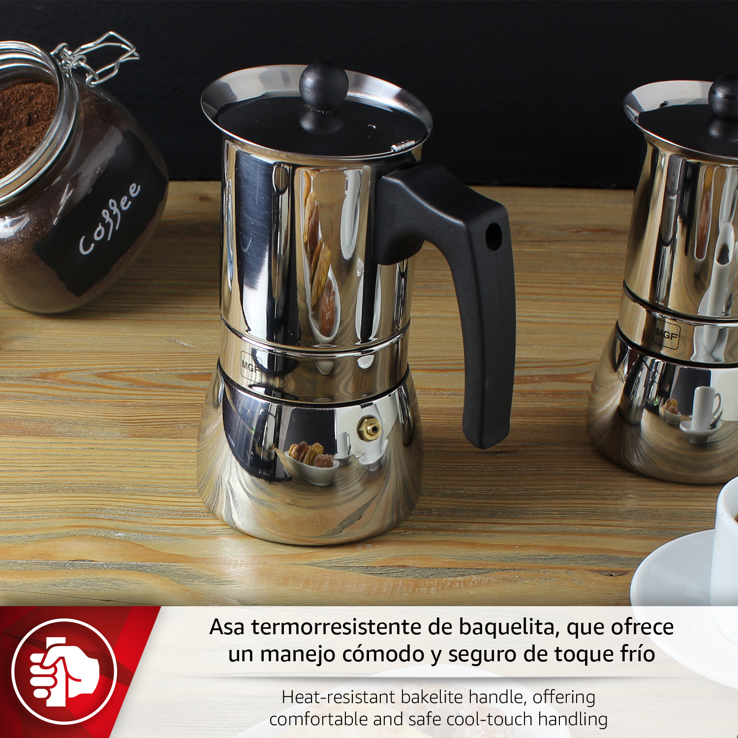 Dos cafeteras brillantes sobre madera, con un tarro de café cerca.