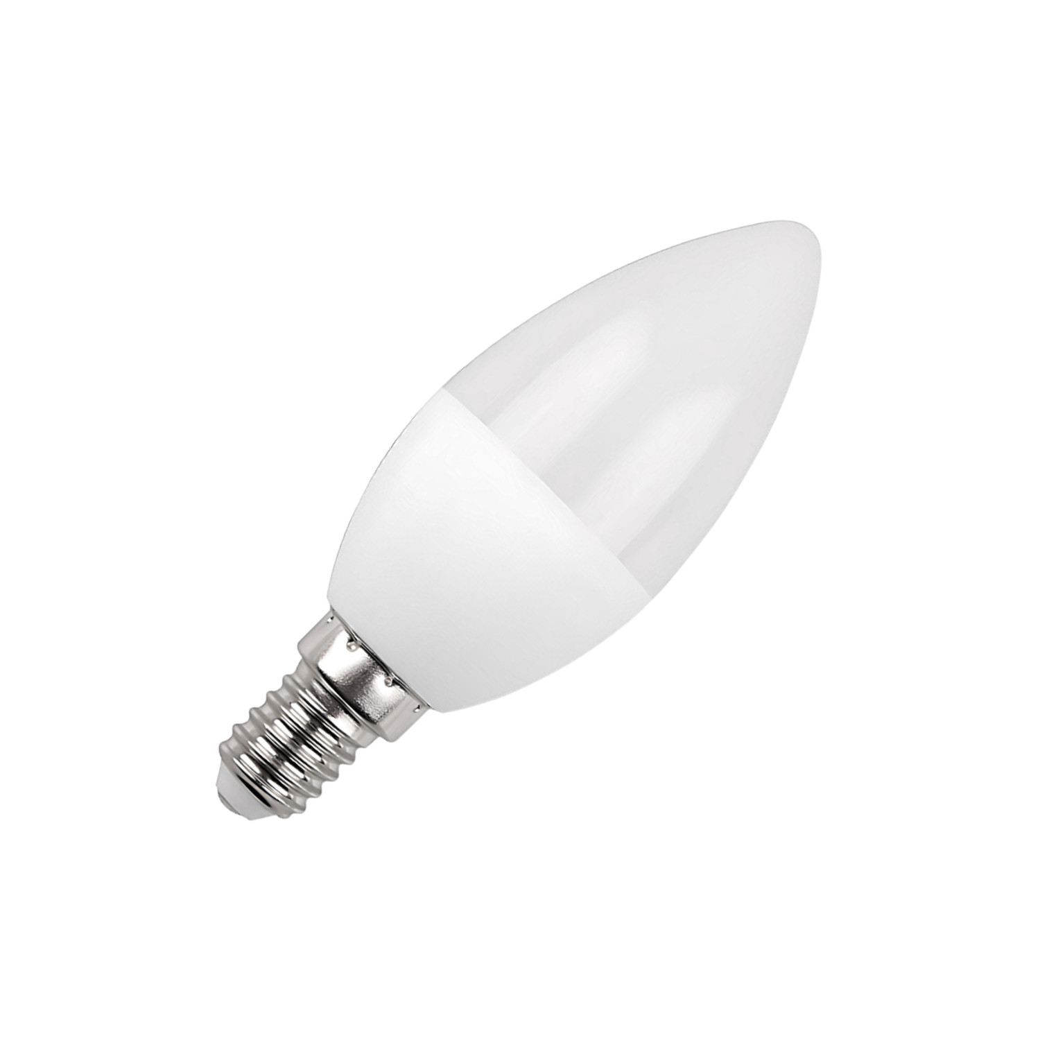 Una bombilla LED blanca tipo vela con base plateada sobre fondo blanco.