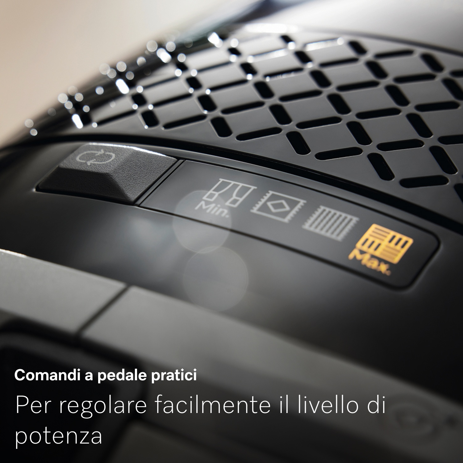Primo piano dei controlli di un dispositivo nero che mostrano le impostazioni di potenza.