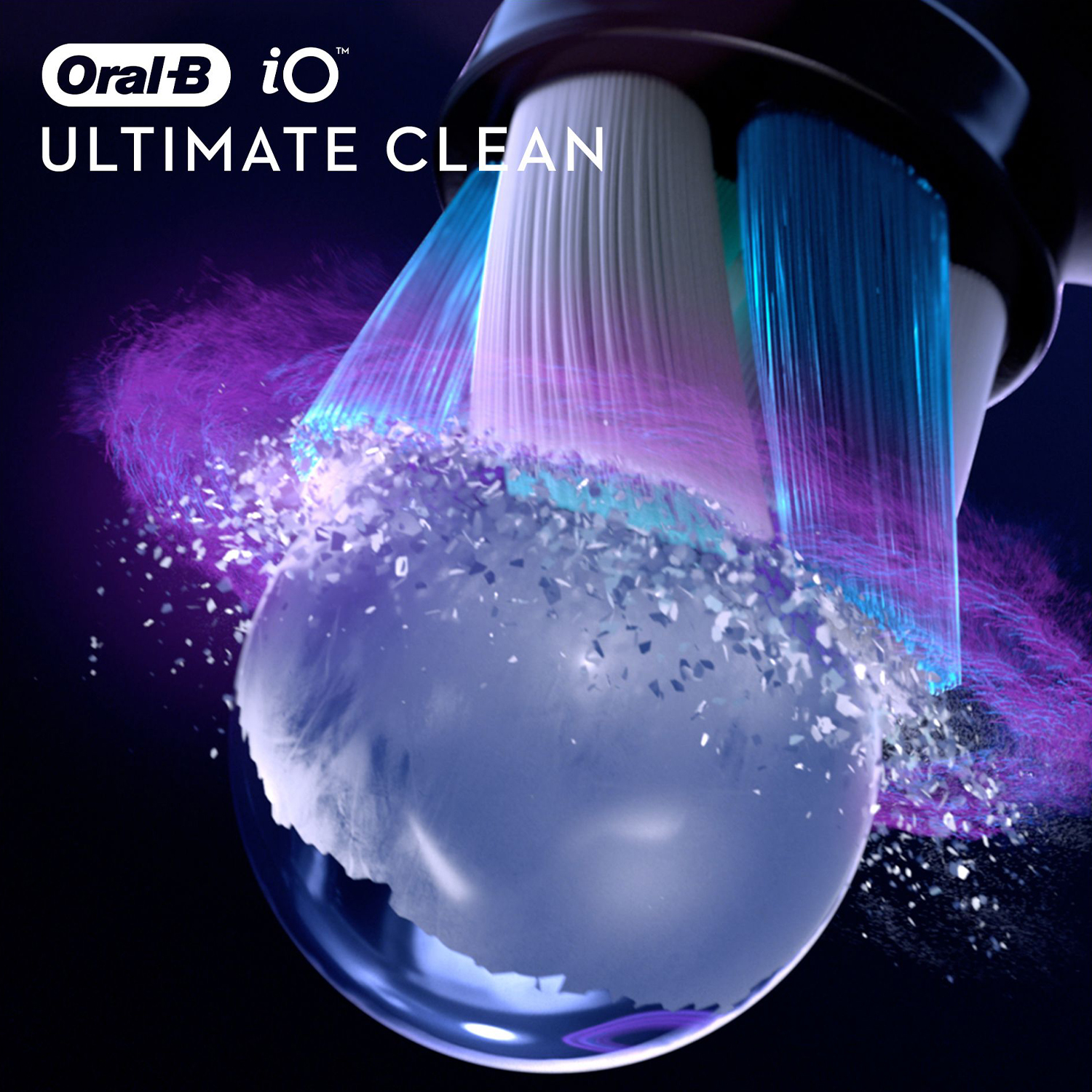 Oral-B iO Zahnbürstenkopf mit blauen und weißen Borsten, zerstäubt Partikel.