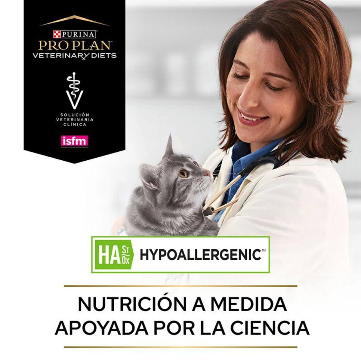 Veterinaria con gato, logo Purina Pro Plan, hipoalergénico.