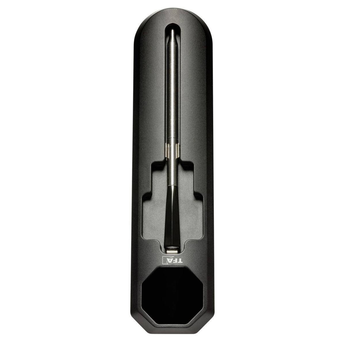 Schwarzer Digitalthermometer mit silberner Sonde in einer Aussparung.