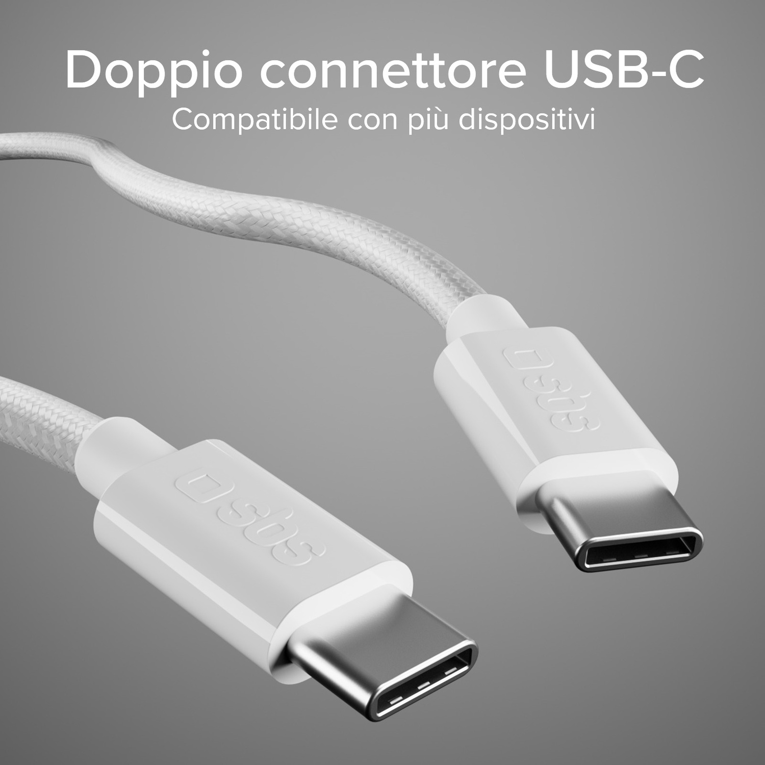Zwei weiße USB-C-Stecker mit Kabel, SBS-Logo auf grauem Hintergrund.