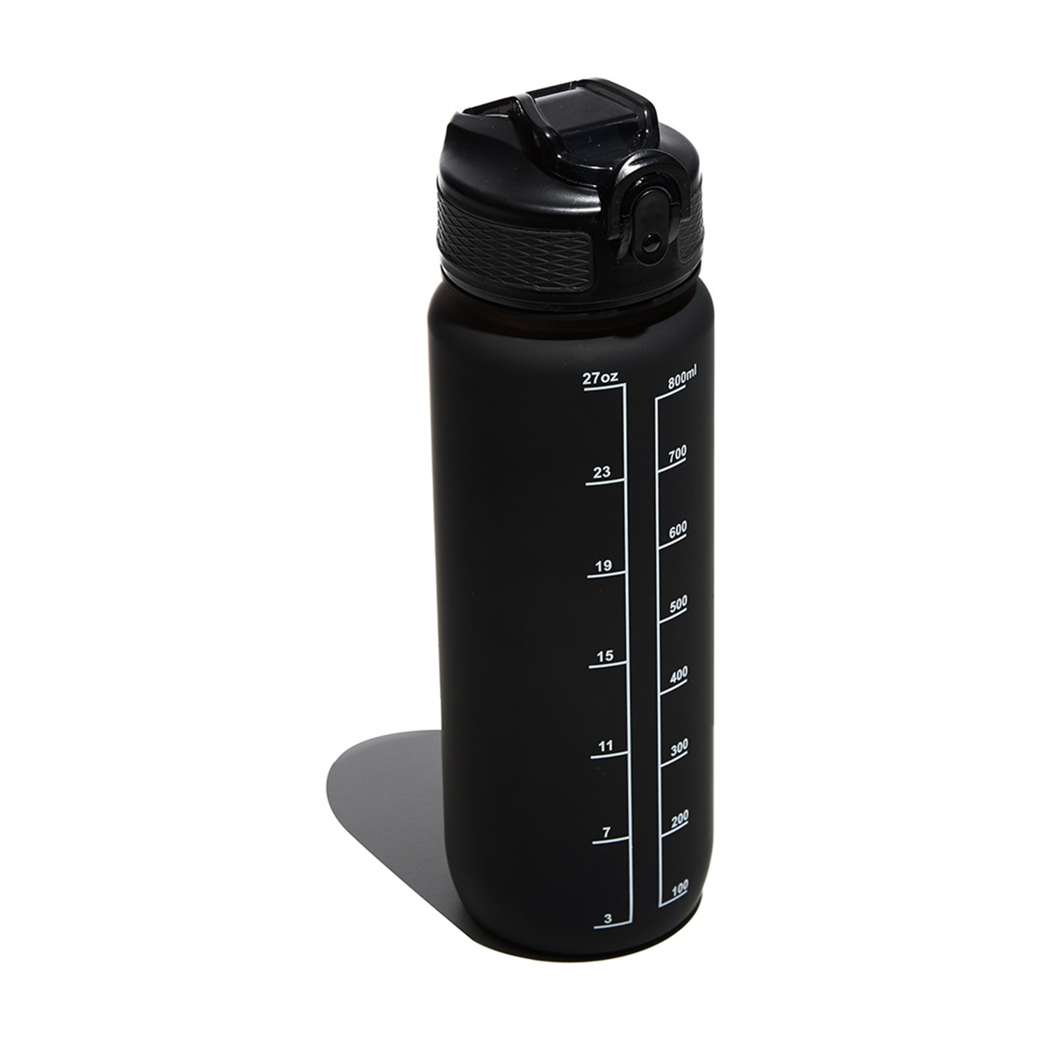 Borraccia nera con segni di misurazione in once e millilitri.