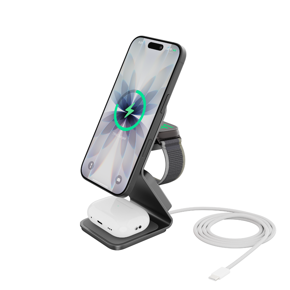Ein schwarzer Ladeständer mit iPhone, Apple Watch und AirPods Pro.