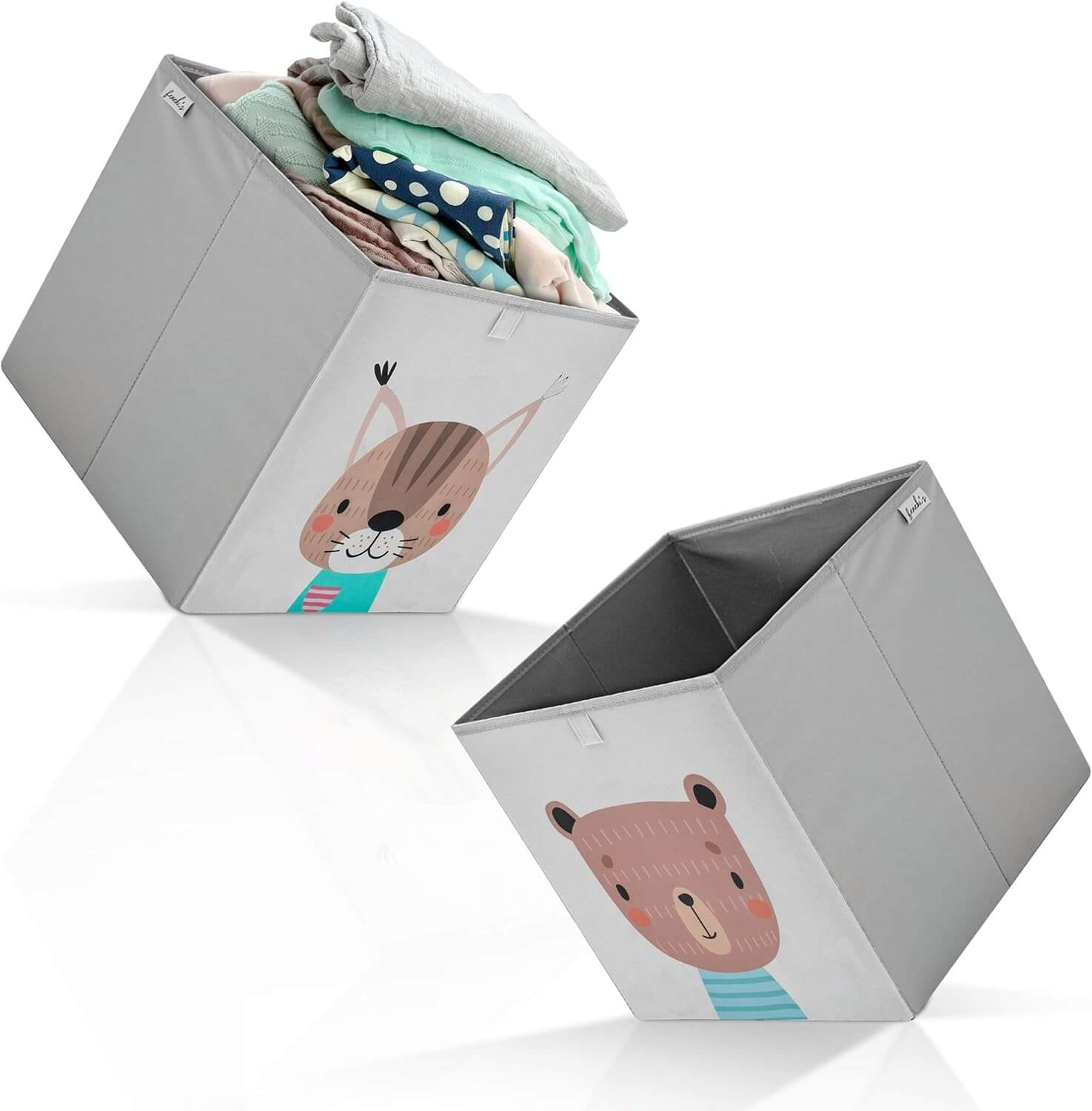 Zwei graue Aufbewahrungsboxen mit Tiergesichtern, eine gefüllt.
