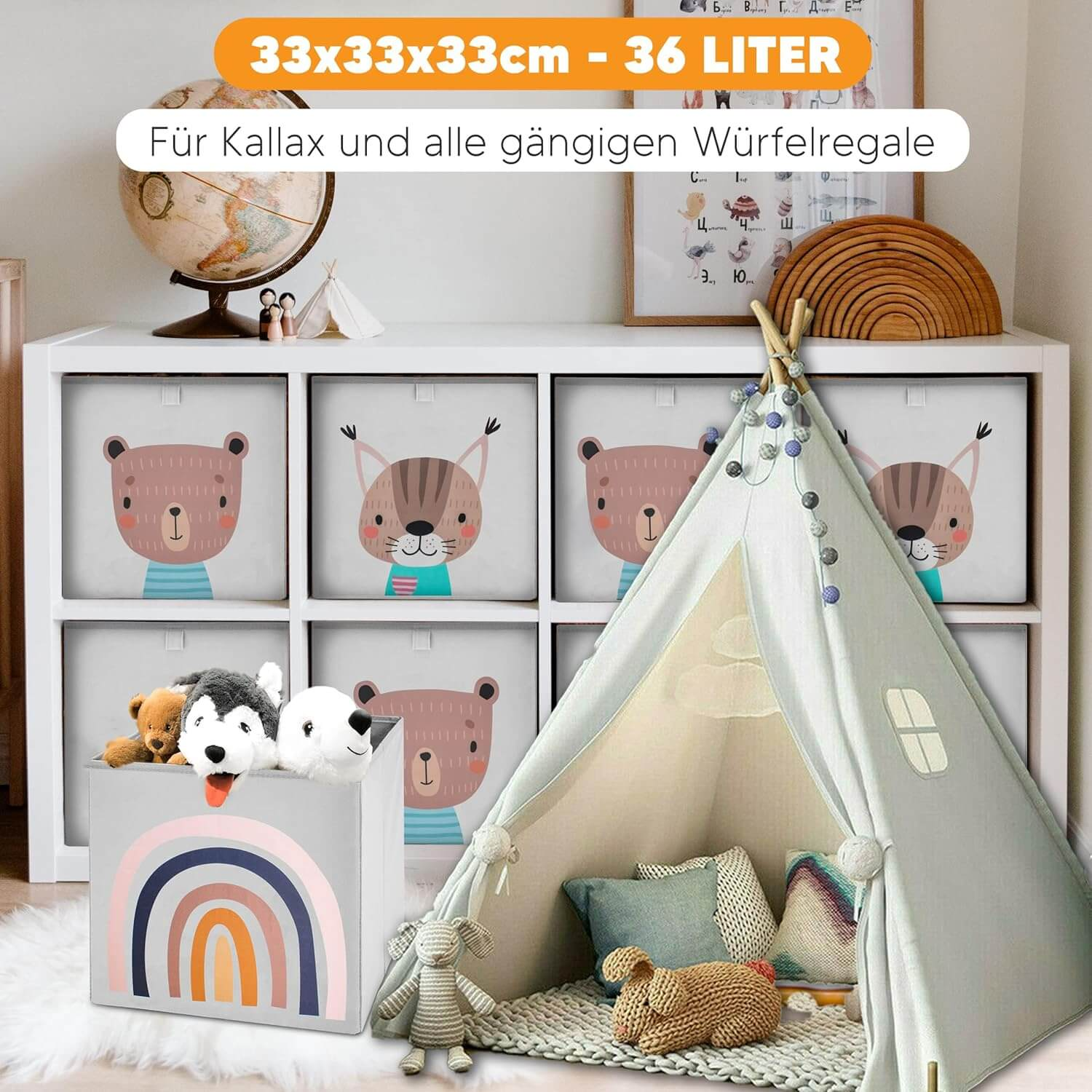 Kinderzimmerregal mit Stoffboxen, Teddybär, Spielzeug und Tipi-Zelt.