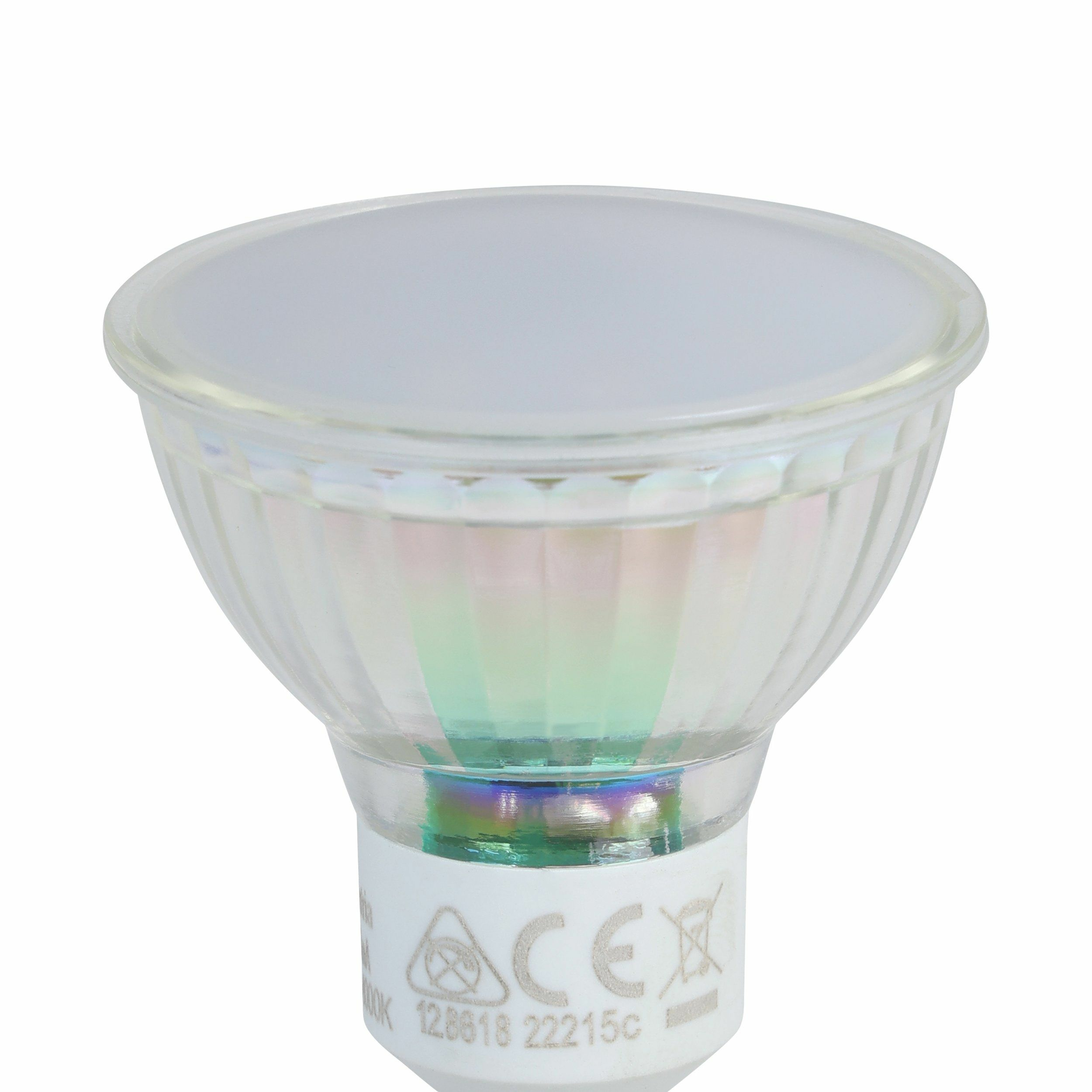 Una lampadina LED con alloggiamento trasparente ed effetti arcobaleno su sfondo bianco.
