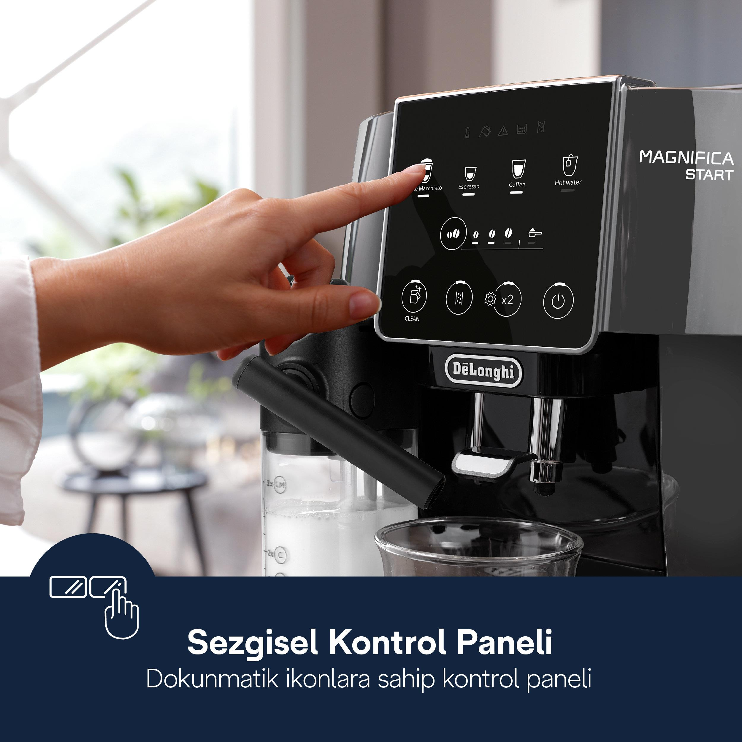 Una mano tocca il touchscreen di una macchina da caffè che mostra varie opzioni di bevande.