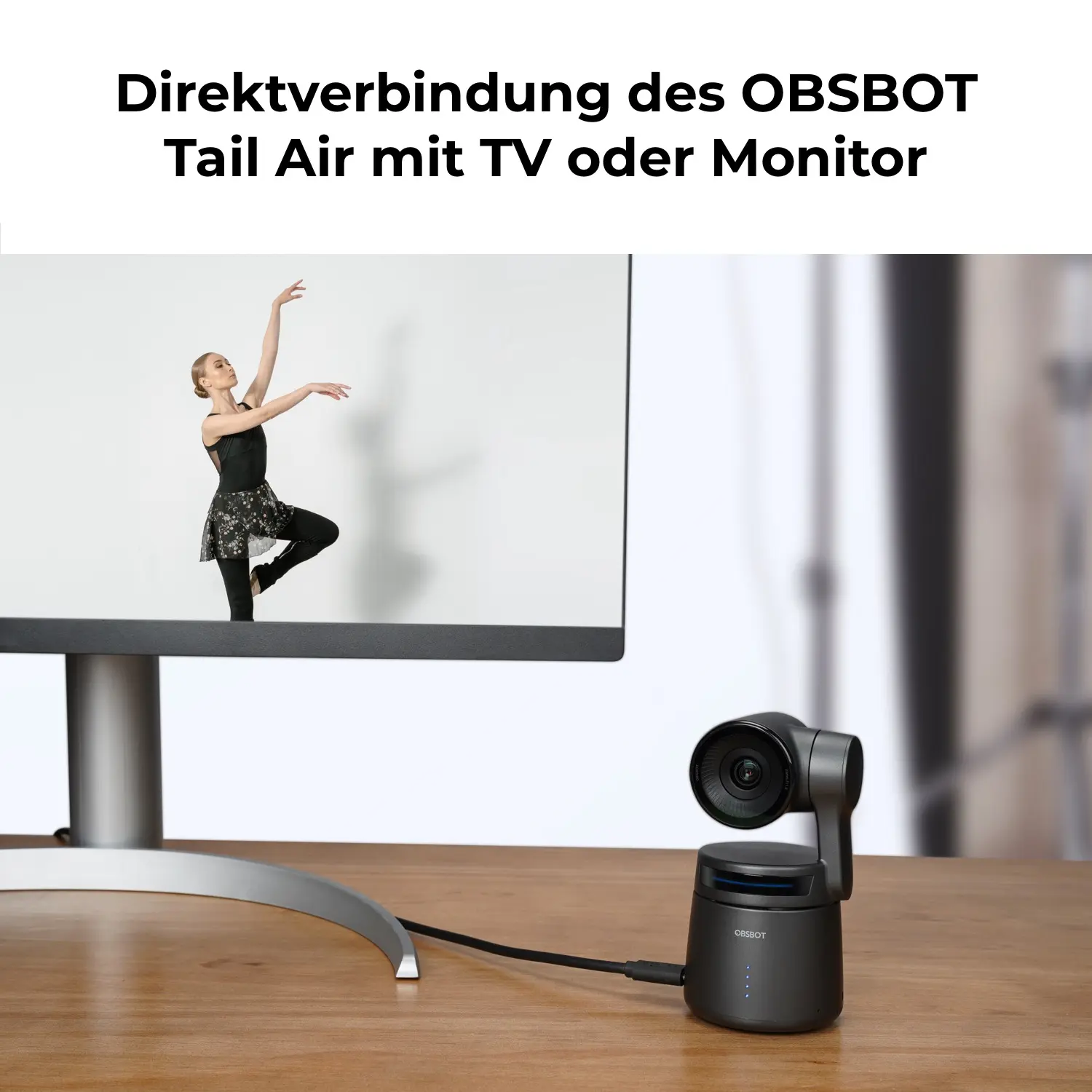 Un support de caméra PTZ avec un moniteur affichant une ballerine.