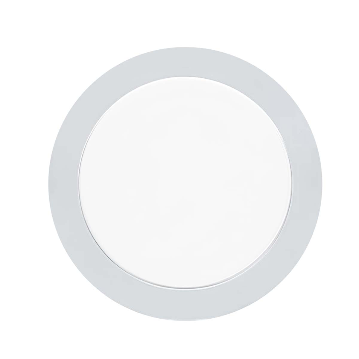 Un difusor de luz redondo y blanco con borde plateado, aislado sobre fondo blanco.