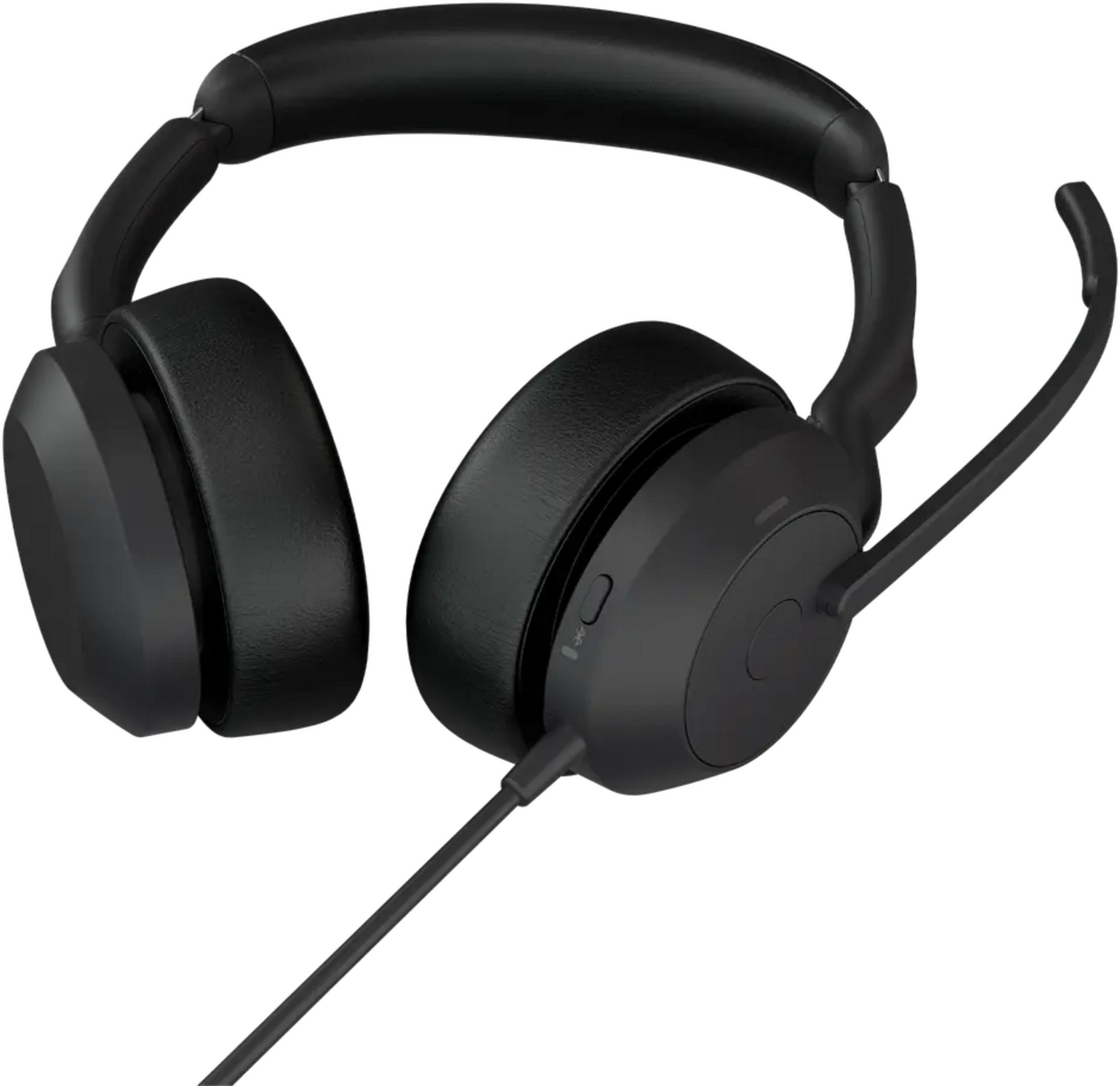 Zwarte over-ear koptelefoon met microfoonarm, kabel en volumeknoppen.