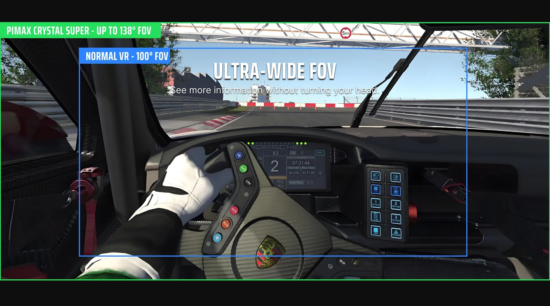 Vista del guidatore in un'auto da corsa con FOV ultra grandangolare. Volante e cruscotto Porsche.