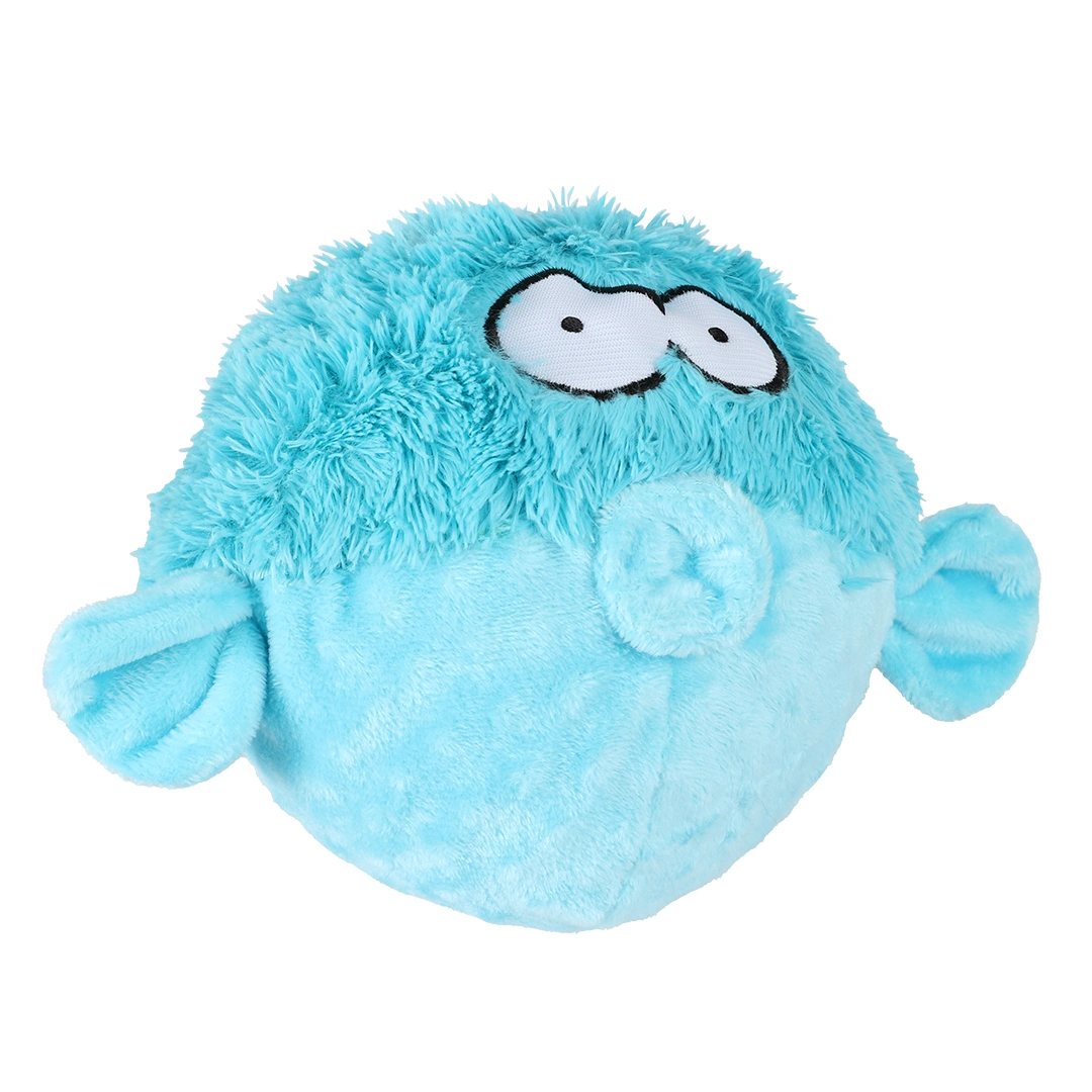 Un pesce di peluche blu con occhi grandi e braccia.