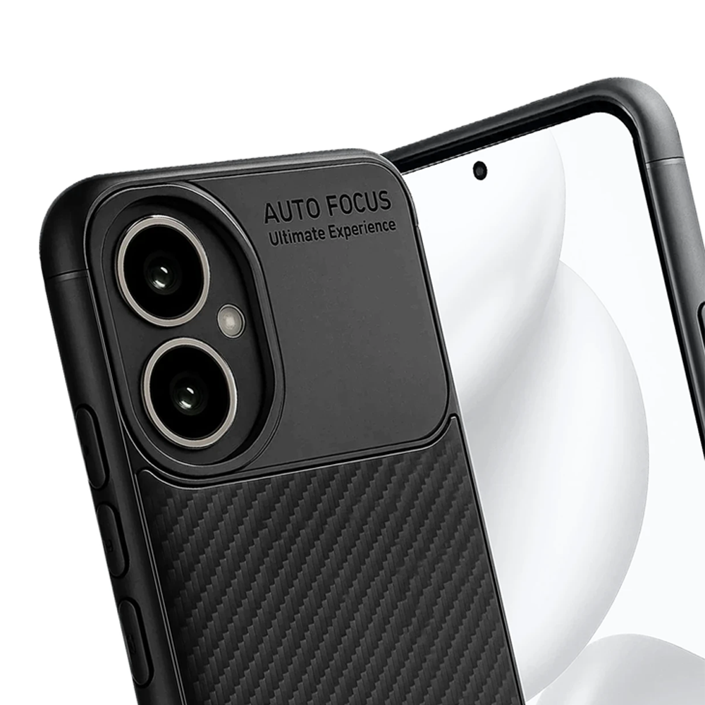 Karbon fiber desenli, iki kameralı siyah telefon kılıfı yakın çekim.