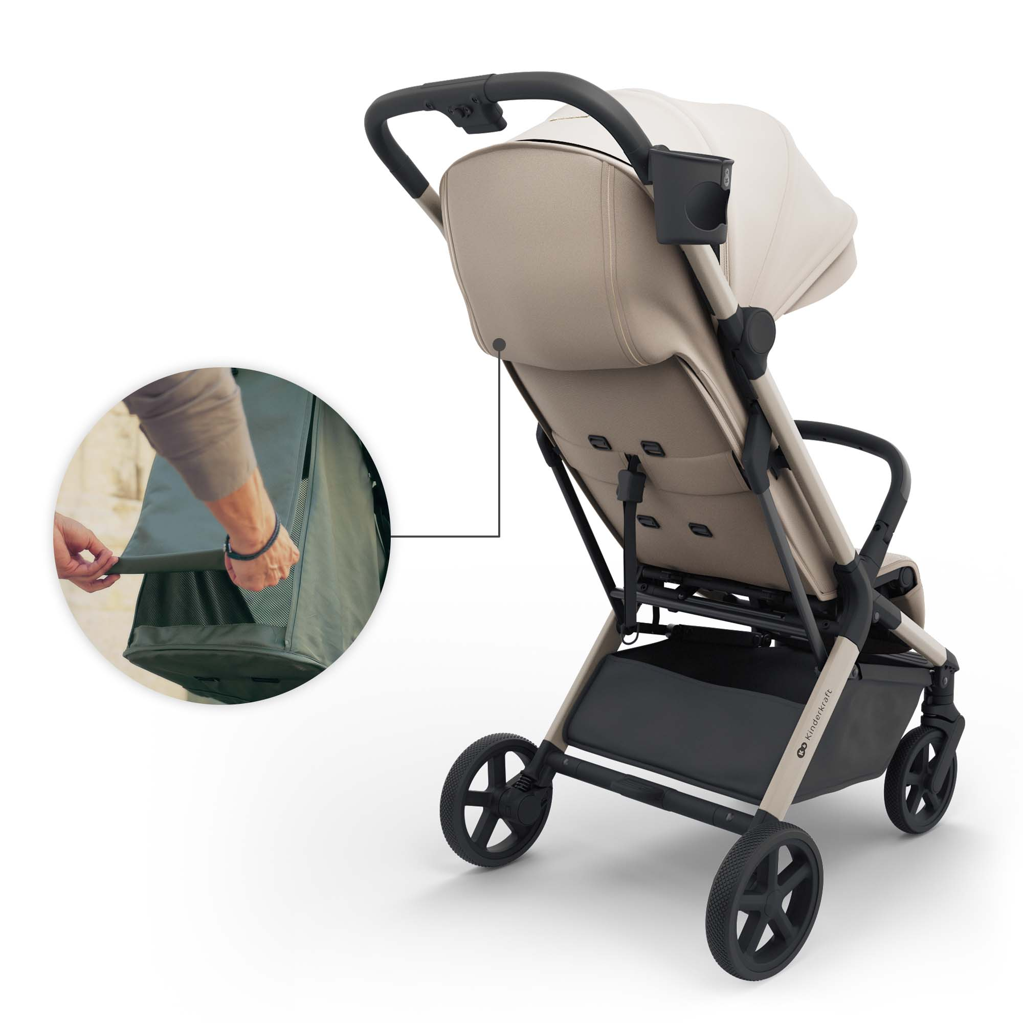 Beiger Kinderwagen mit schwarzem Griff, Becherhalter und Ablage. Detailansicht zeigt eine Hand, die eine Stofftasche schließt.