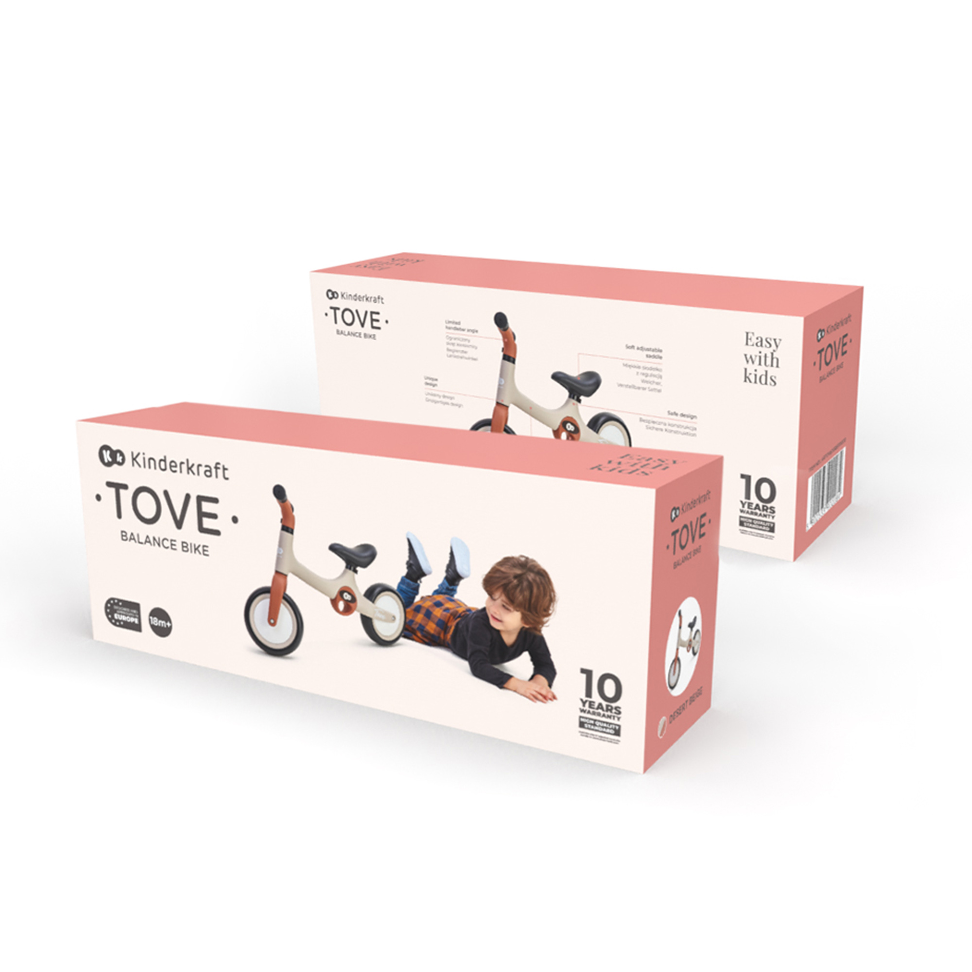 Zwei Kartons mit Kinderfahrrädern, ein Kind liegt davor.