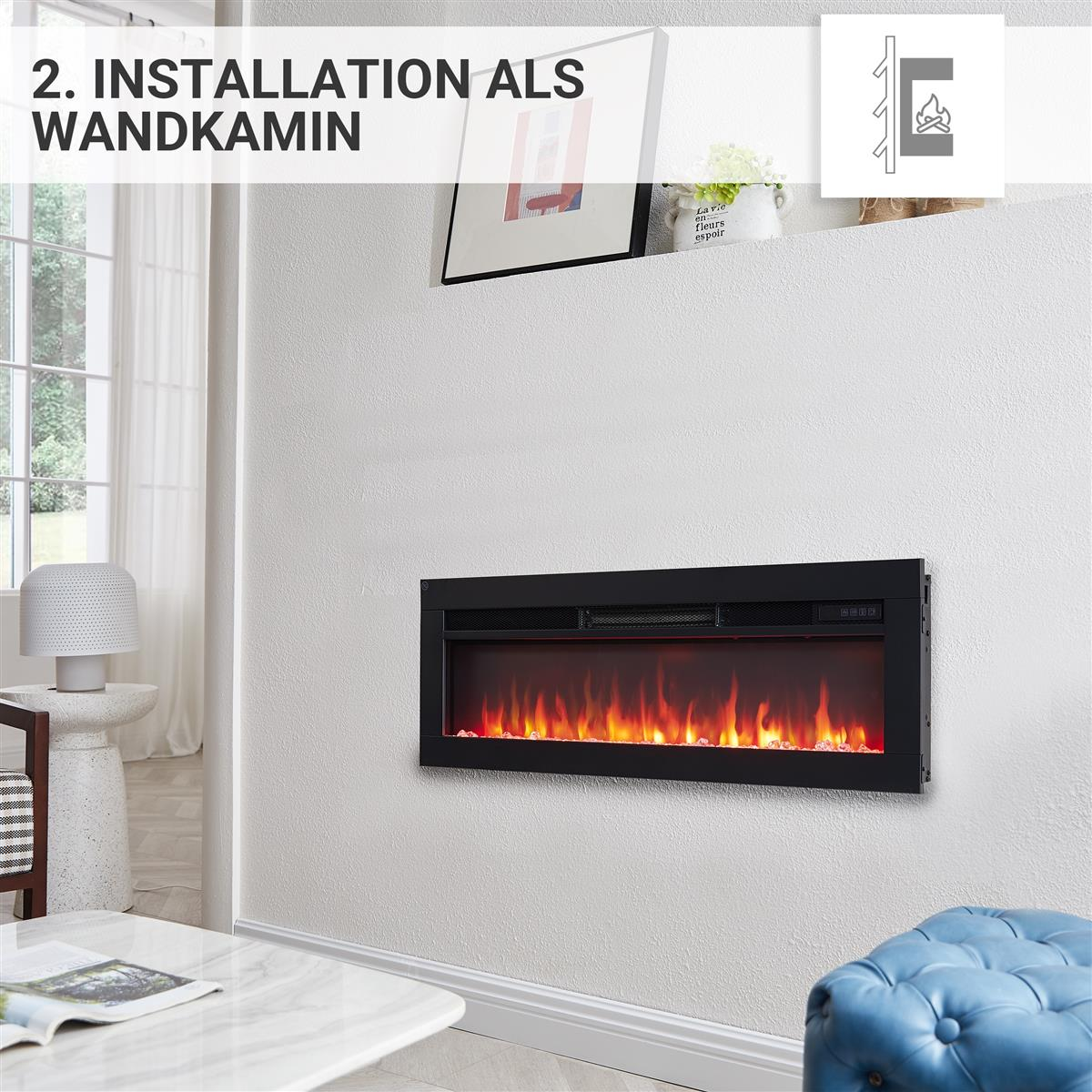 Ein moderner elektrischer Kamin mit realistischen Flammen ist an einer weißen Wand montiert.
