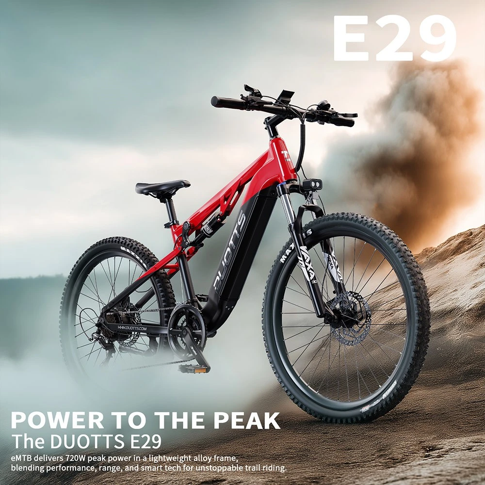 Una bicicleta de montaña eléctrica roja con llantas gruesas.