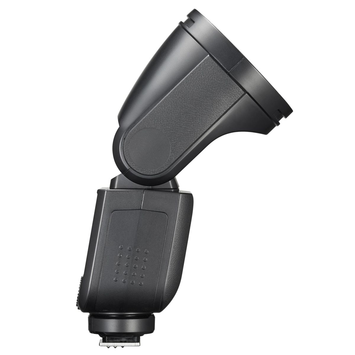 Un flash per fotocamera nero con testa girevole, isolato su bianco.