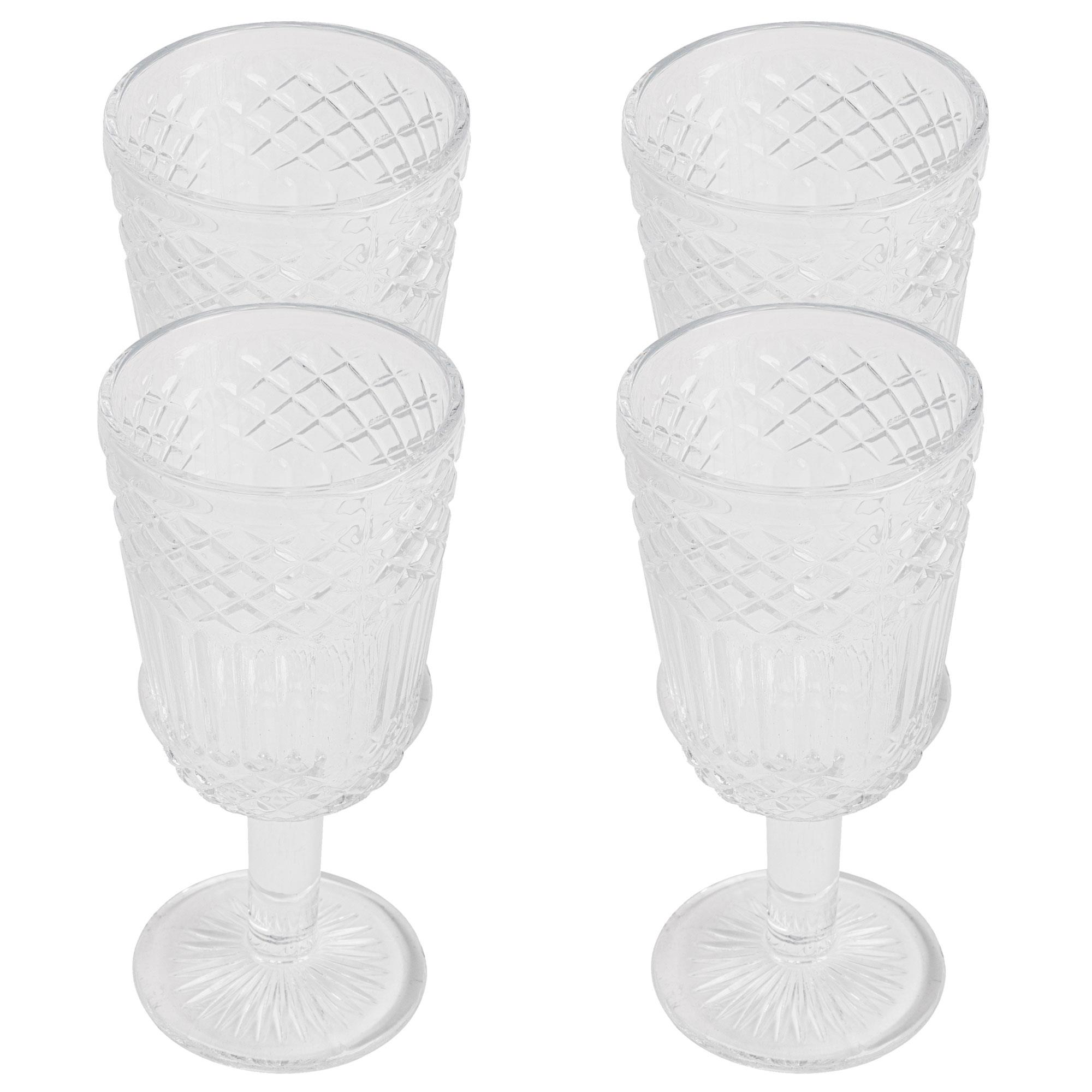 Cuatro vasos transparentes con patrón de diamantes y tallo acanalado.