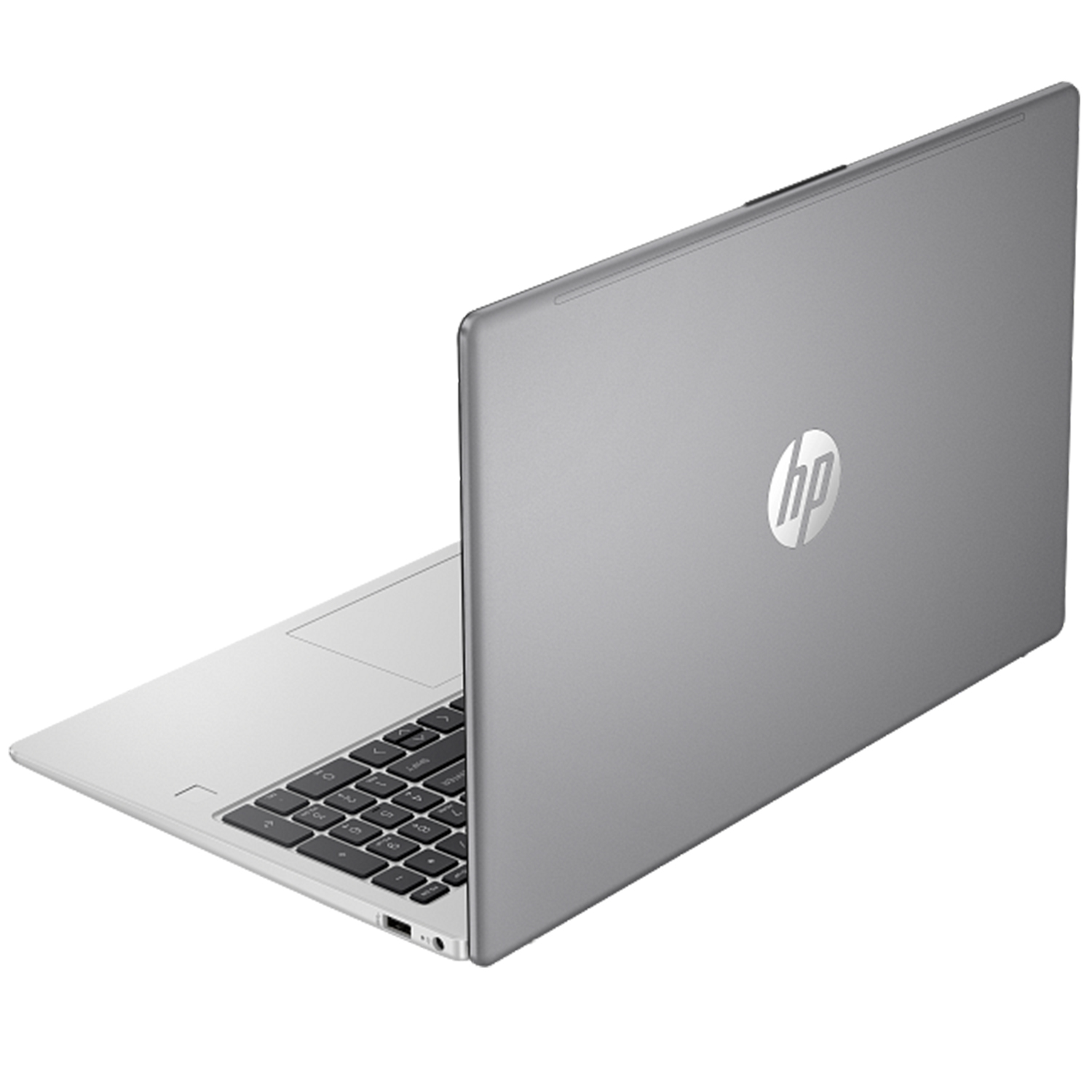Gümüş rengi HP dizüstü bilgisayar, klavyeli ve açık ekranlı, beyaz zeminde.