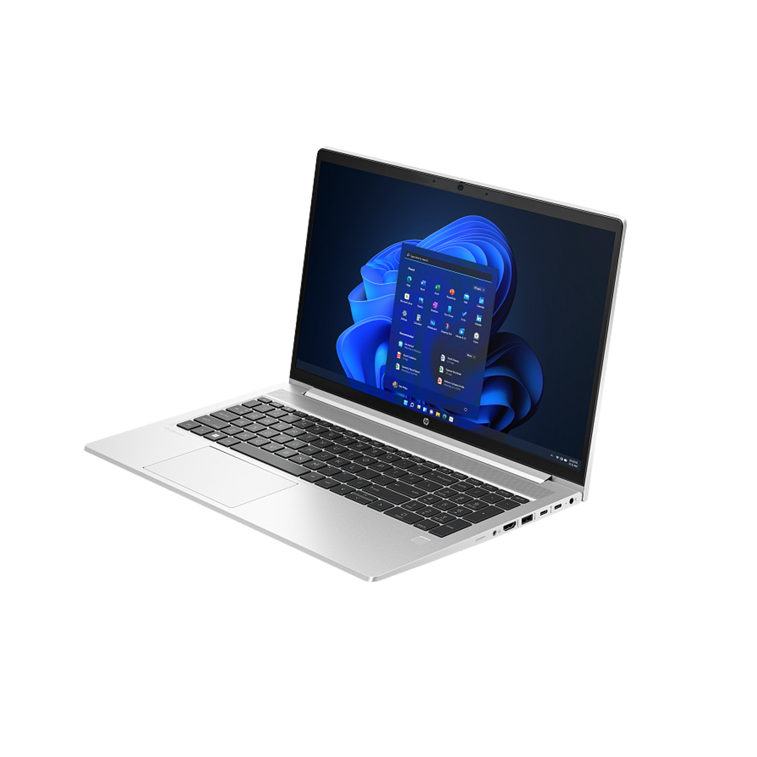 Gümüş rengi dizüstü bilgisayar, Windows 11 simgeleri ve duvar kağıdı gösteren ekranı açık.