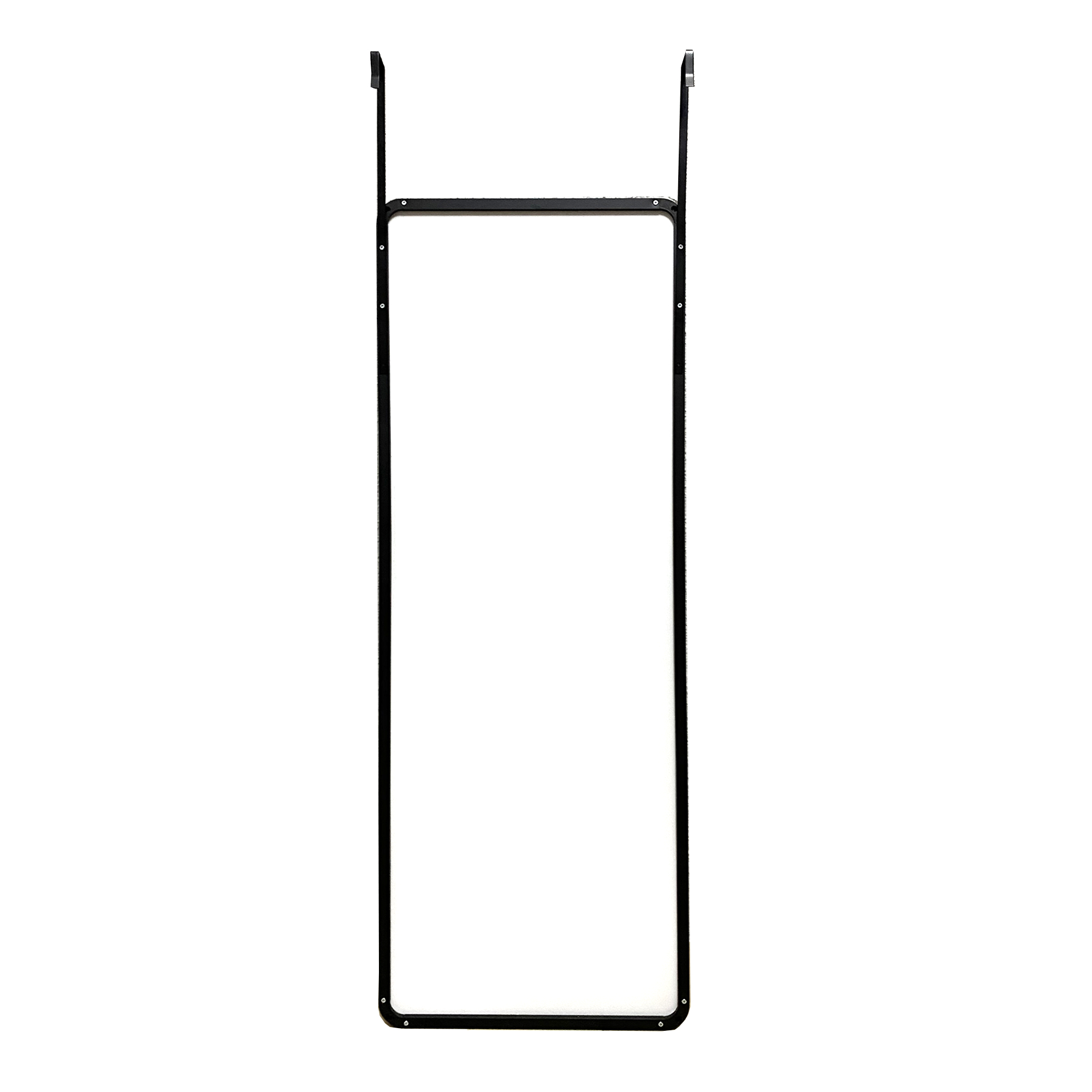Gancho negro con marco rectangular para colgar sobre una puerta.