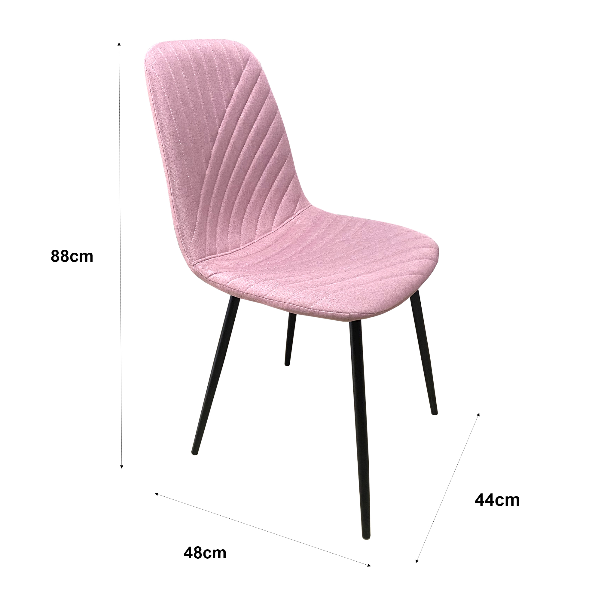 Una silla tapizada rosa con respaldo y asiento acolchados sobre patas negras.