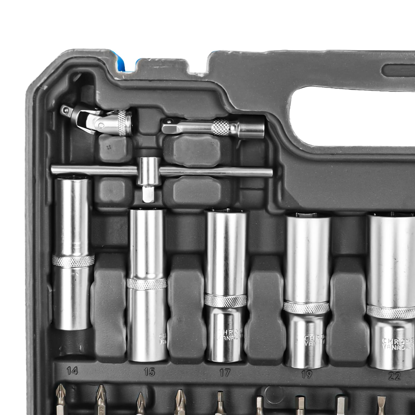 Caja de herramientas con llaves de vaso, carraca y puntas en molde.