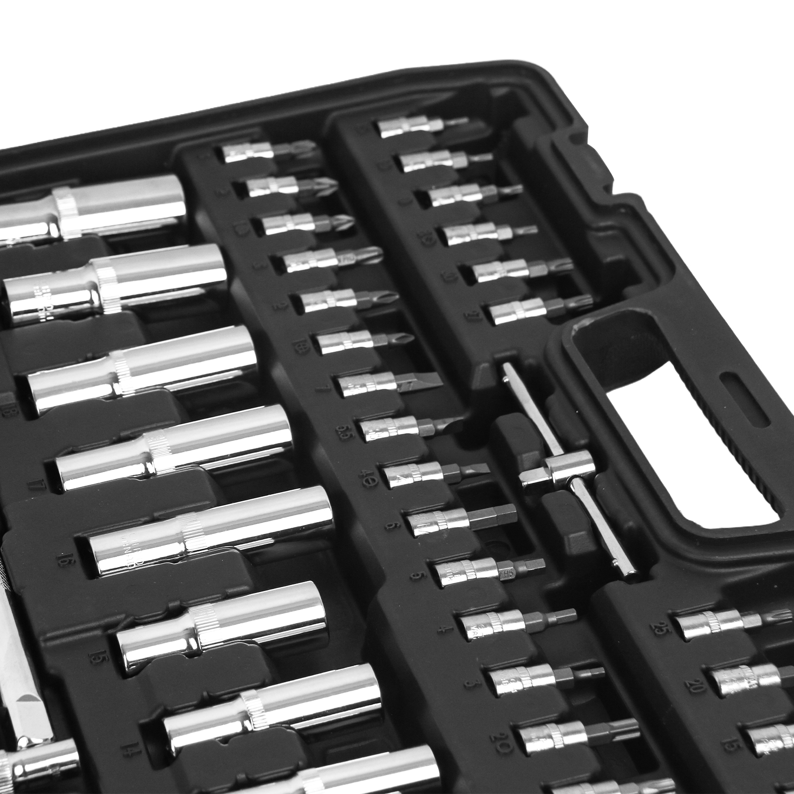 Caja de herramientas con llaves de vaso y puntas de varios tamaños.
