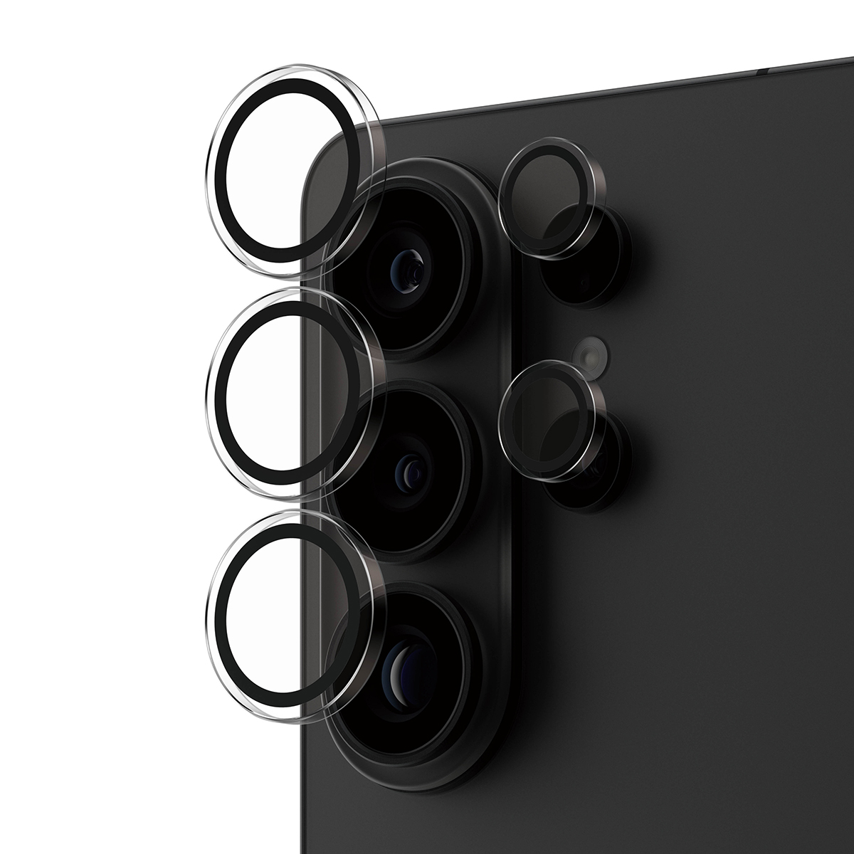 Gros plan de l'arrière d'un smartphone noir avec trois objectifs et des anneaux de protection.