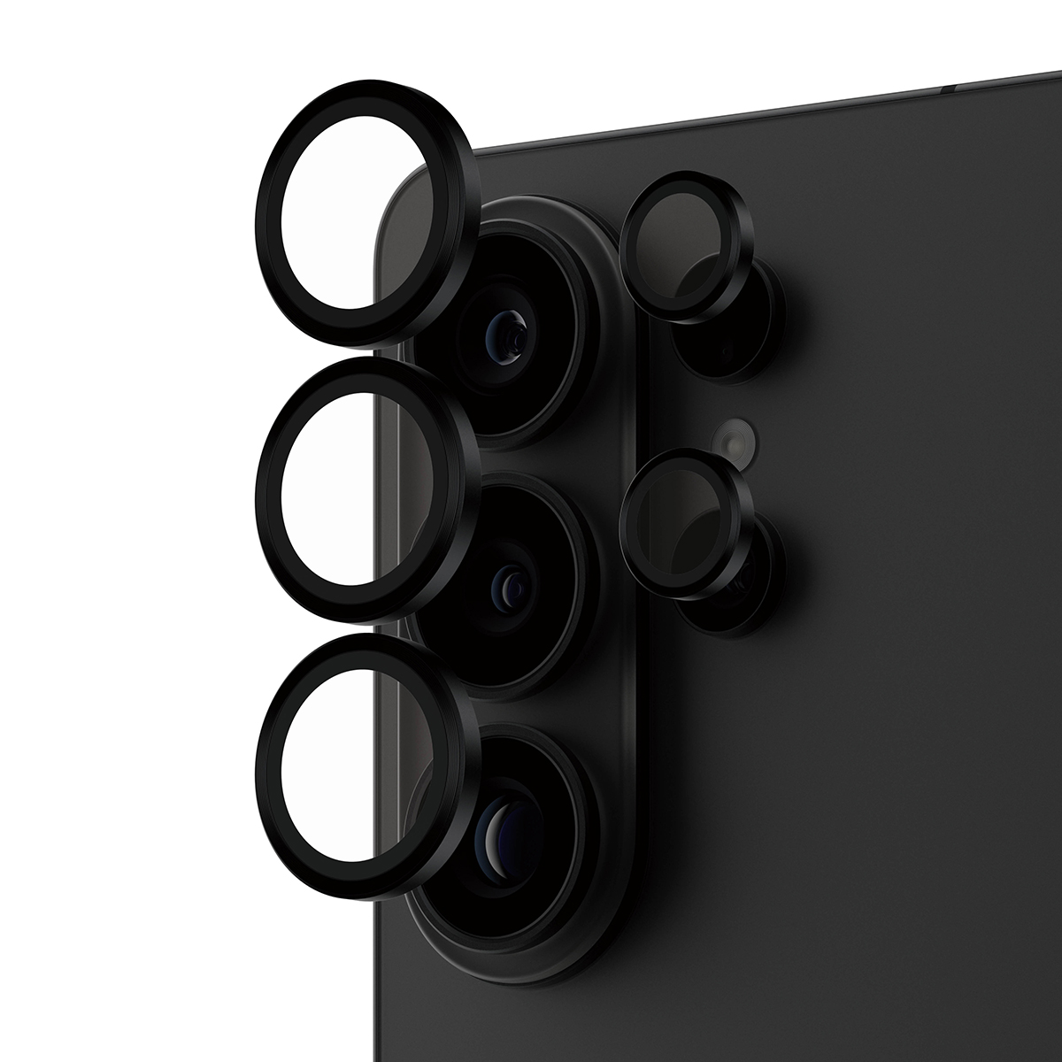 Drie zwarte ringen overlappen drie cameralenzen van een zwarte smartphone.