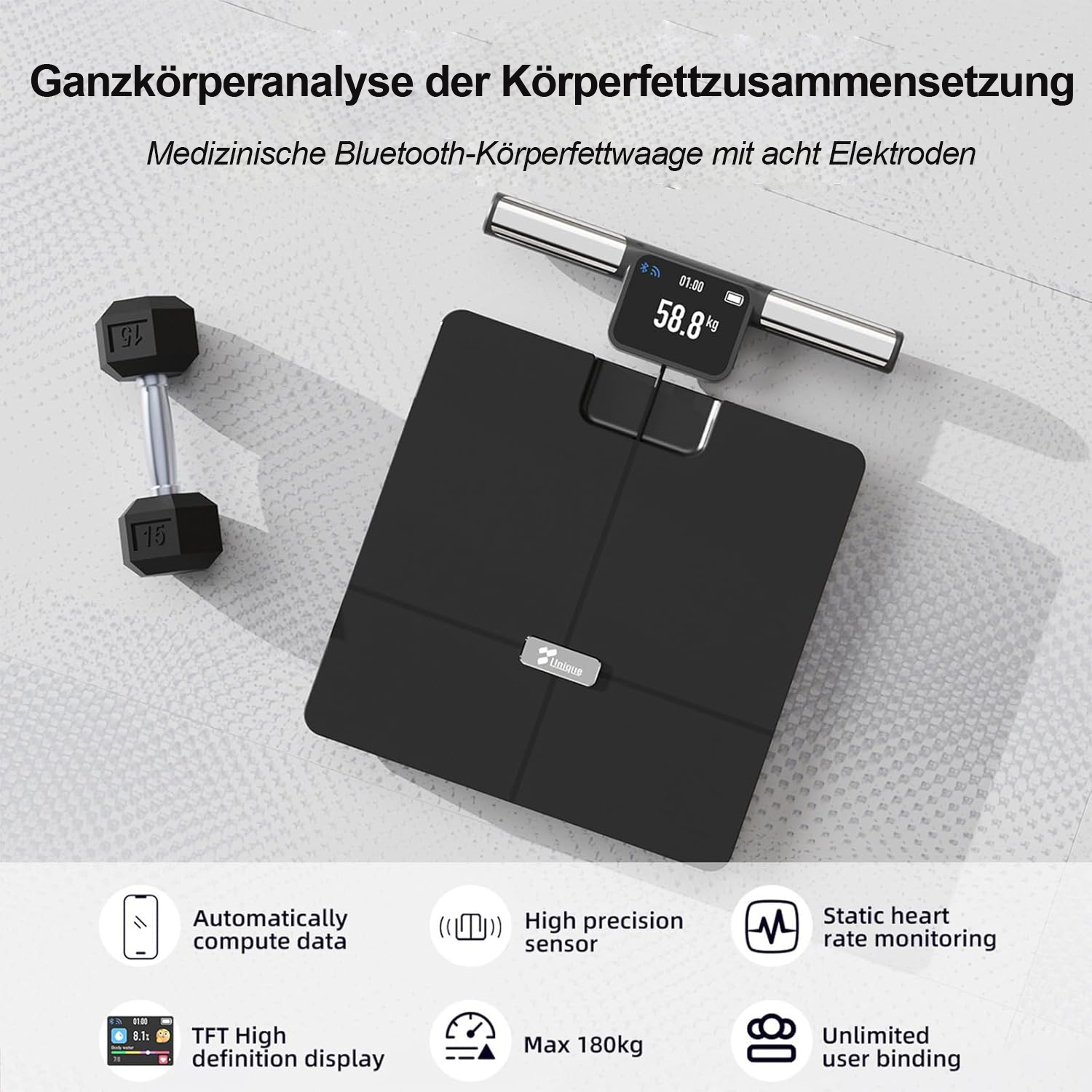 Schwarze Körperfettwaage mit Display, daneben eine Kurzhantel.