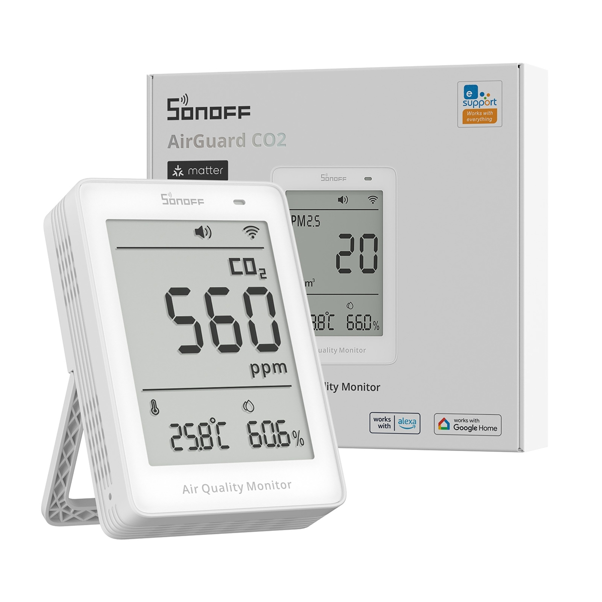 Un monitor blanco de calidad del aire Sonoff muestra niveles de CO2, temperatura y humedad.