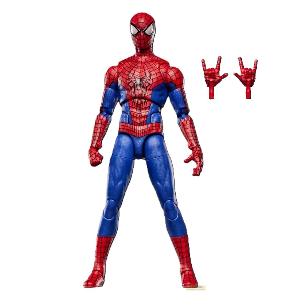 Figura de Spiderman en rojo y azul, con símbolo de araña. Dos accesorios de mano.