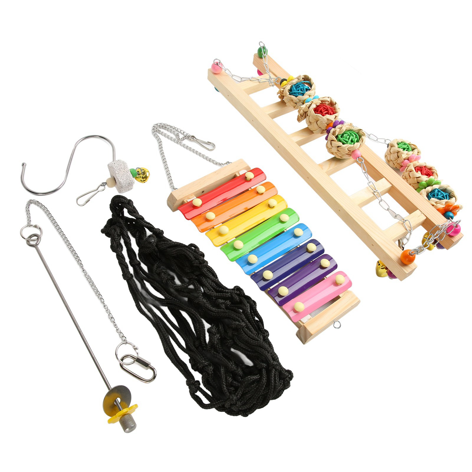 Buntes Spielzeug für Vögel: Xylophon, Leiter mit Körben, Seil und Haken.
