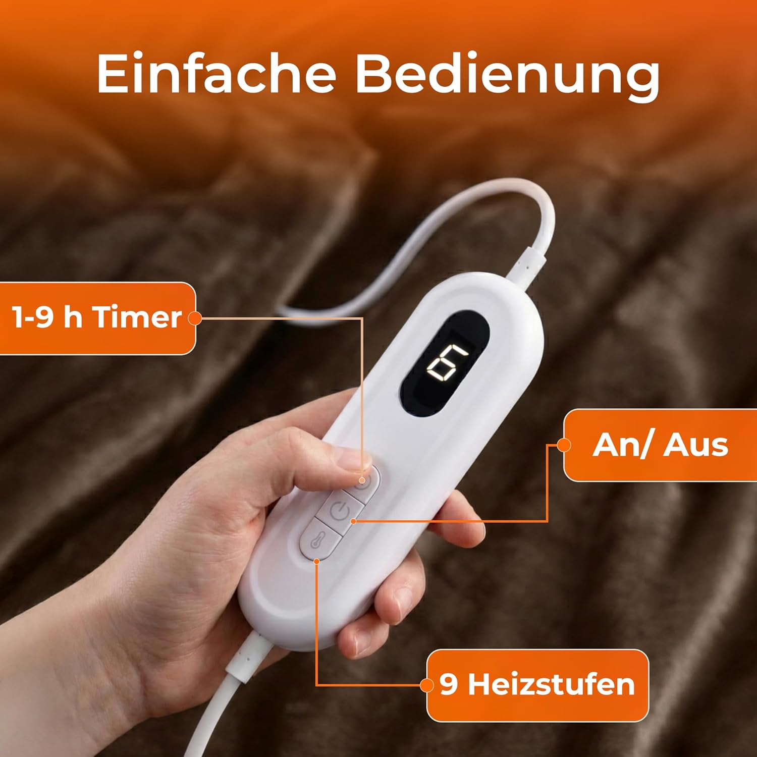Eine Hand hält eine weiße Fernbedienung mit Timer und Heizstufen.