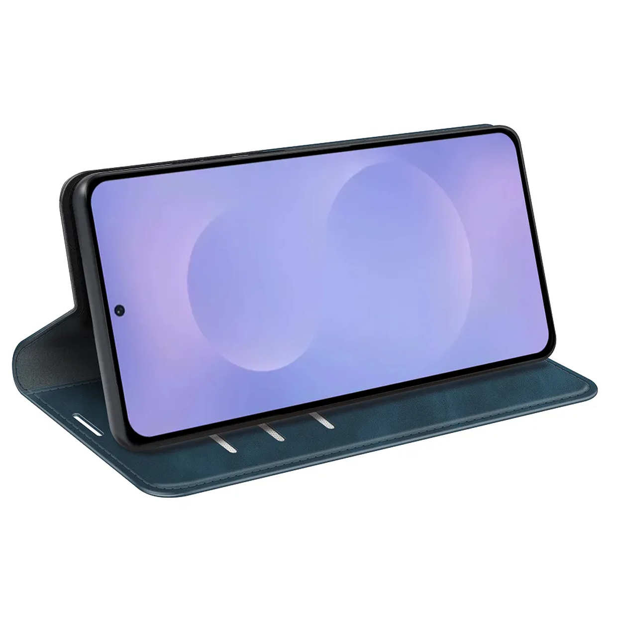 Een blauwe smartphone in een hoesje, op een witte achtergrond.