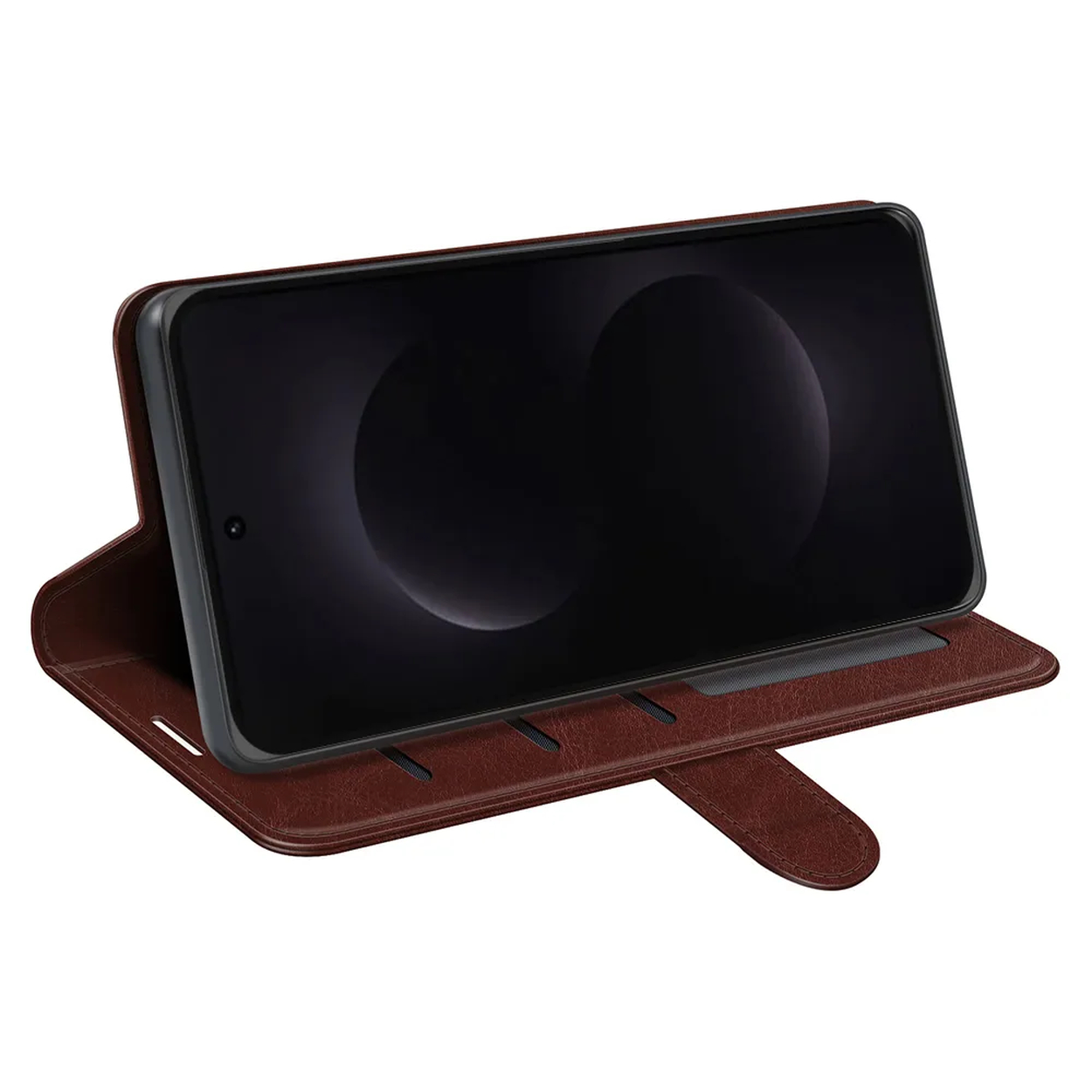 Een bruine telefoonhoes met een donker scherm staat rechtop.